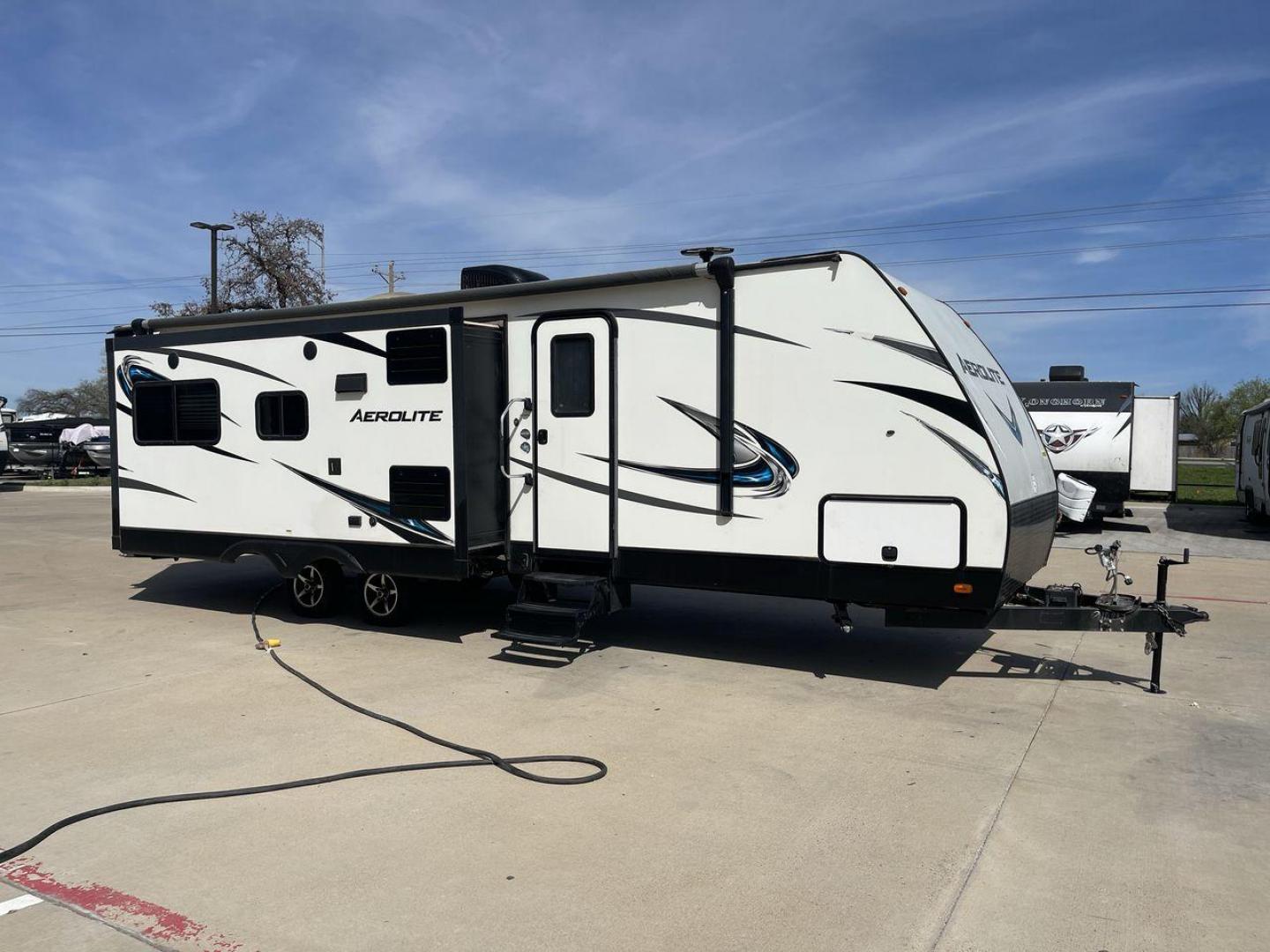 2017 KEYSTONE AEROLITE 2820RESL (4YDT2822XHJ) , located at 4319 N Main Street, Cleburne, TX, 76033, (817) 221-0660, 32.435829, -97.384178 - Photo#23