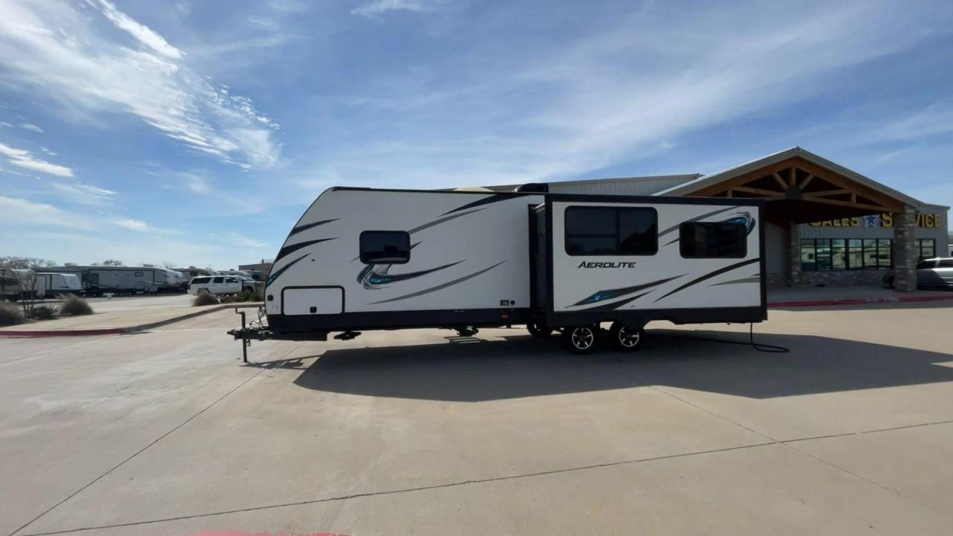 2017 KEYSTONE AEROLITE 2820RESL (4YDT2822XHJ) , located at 4319 N Main Street, Cleburne, TX, 76033, (817) 221-0660, 32.435829, -97.384178 - Photo#6