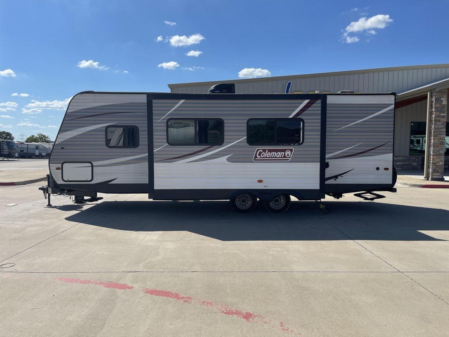 2017 WHITE KEYSTONE COLEMAN 262BH (4YDT26227JH) , Length: 30.58 ft. | Dry Weight: 5,789 lbs. | Slides: 1 transmission, located at 4319 N Main Street, Cleburne, TX, 76033, (817) 221-0660, 32.435829, -97.384178 - The 2017 Keystone Coleman 262BH is a single-slide travel trailer measuring in at 30.58 ft. It has a dry weight of 5,789 lbs. and it comes equipped with a power-retractable awning. Immediately to the left of the entrance is the kitchen. It has a stainless steel faucet, microwave, oven, and refrigerat - Photo#24