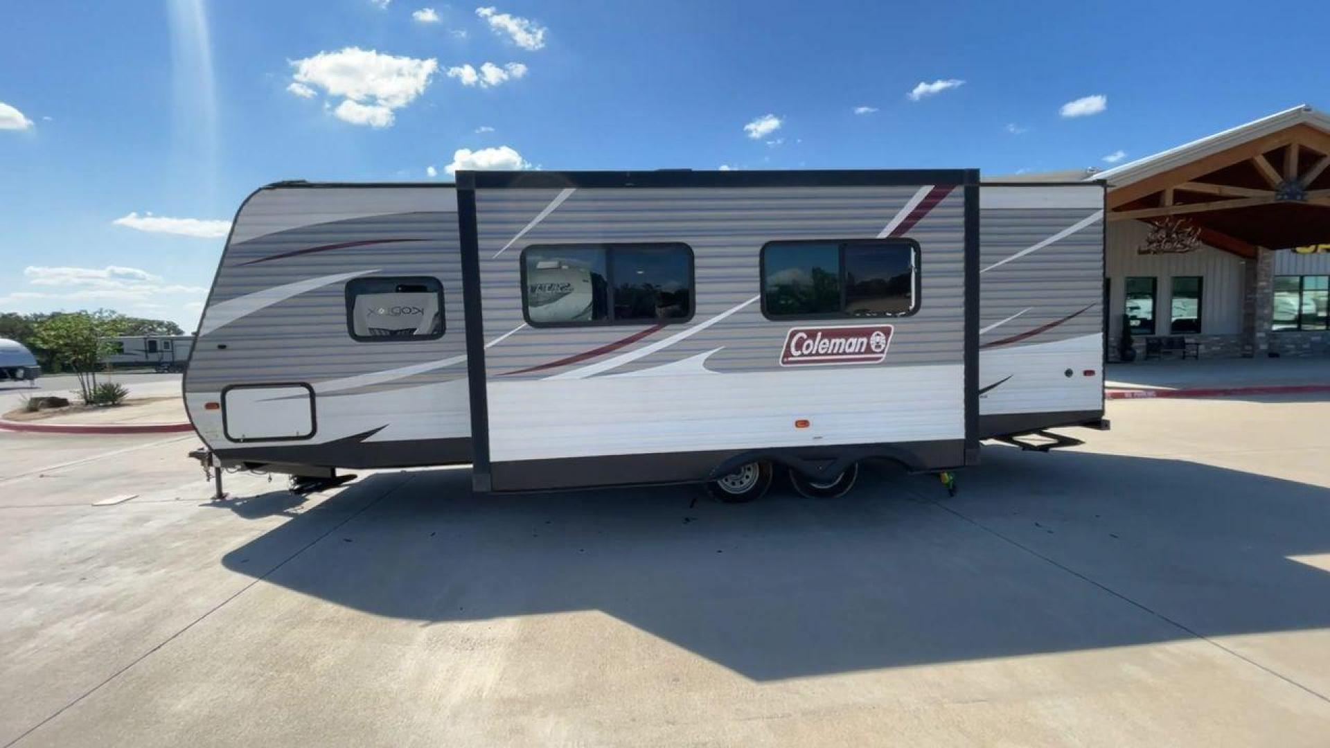 2017 WHITE KEYSTONE COLEMAN 262BH (4YDT26227JH) , Length: 30.58 ft. | Dry Weight: 5,789 lbs. | Slides: 1 transmission, located at 4319 N Main Street, Cleburne, TX, 76033, (817) 221-0660, 32.435829, -97.384178 - The 2017 Keystone Coleman 262BH is a single-slide travel trailer measuring in at 30.58 ft. It has a dry weight of 5,789 lbs. and it comes equipped with a power-retractable awning. Immediately to the left of the entrance is the kitchen. It has a stainless steel faucet, microwave, oven, and refrigerat - Photo#6