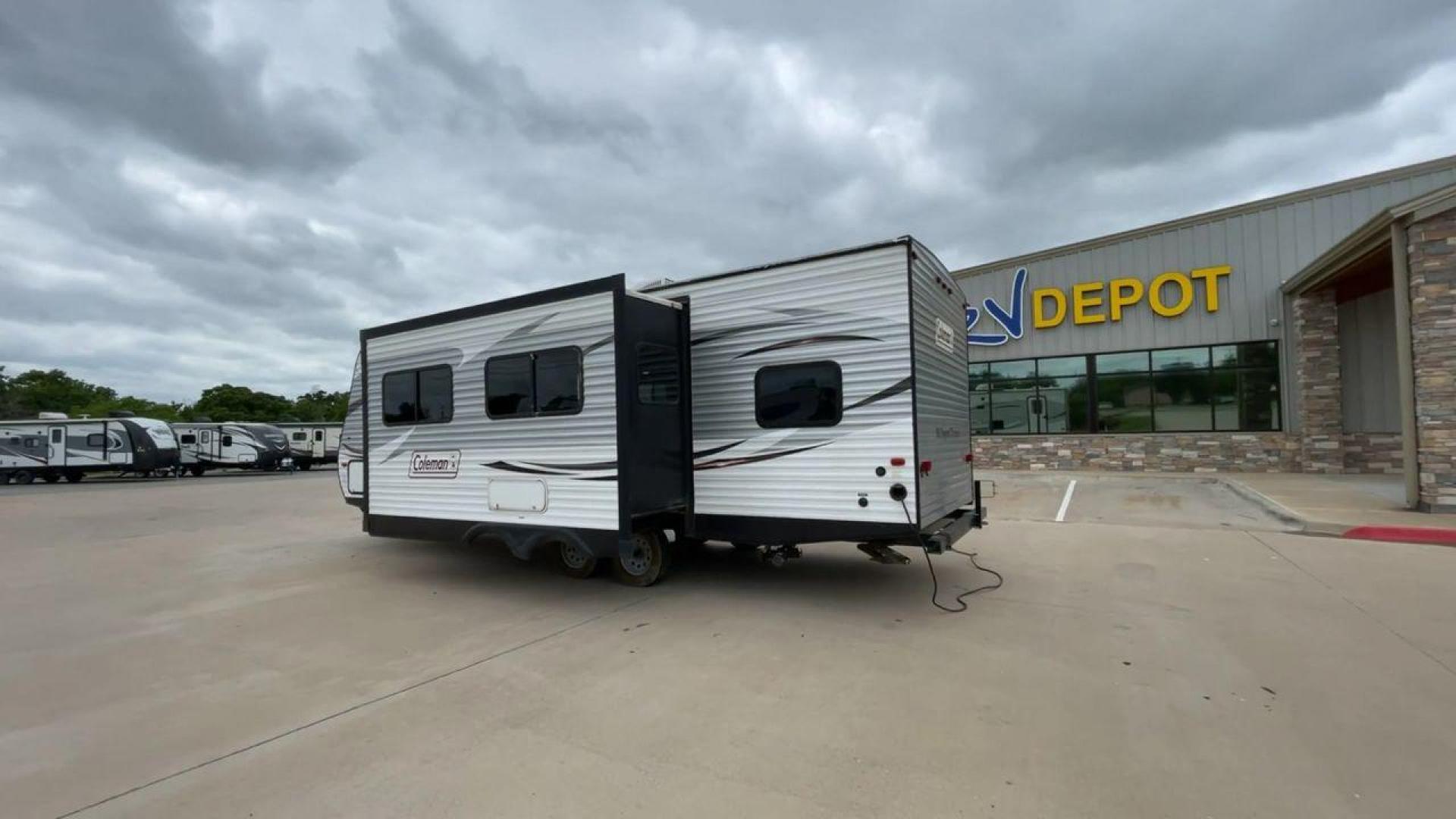 2017 WHITE KEYSTONE COLEMAN 263BH (4YDT26322HH) , Length: 30.58 ft. | Dry Weight: 5,820 lbs. | Slides: 1 transmission, located at 4319 N Main Street, Cleburne, TX, 76033, (817) 221-0660, 32.435829, -97.384178 - The 2017 Keystone Coleman 263BH is a compact yet spacious travel trailer designed to bring comfort and convenience to your road adventures. This RV stretches 30.58 feet in length and boasts a manageable dry weight of 5,820 pounds, making it an excellent choice for families looking to explore the gre - Photo#7