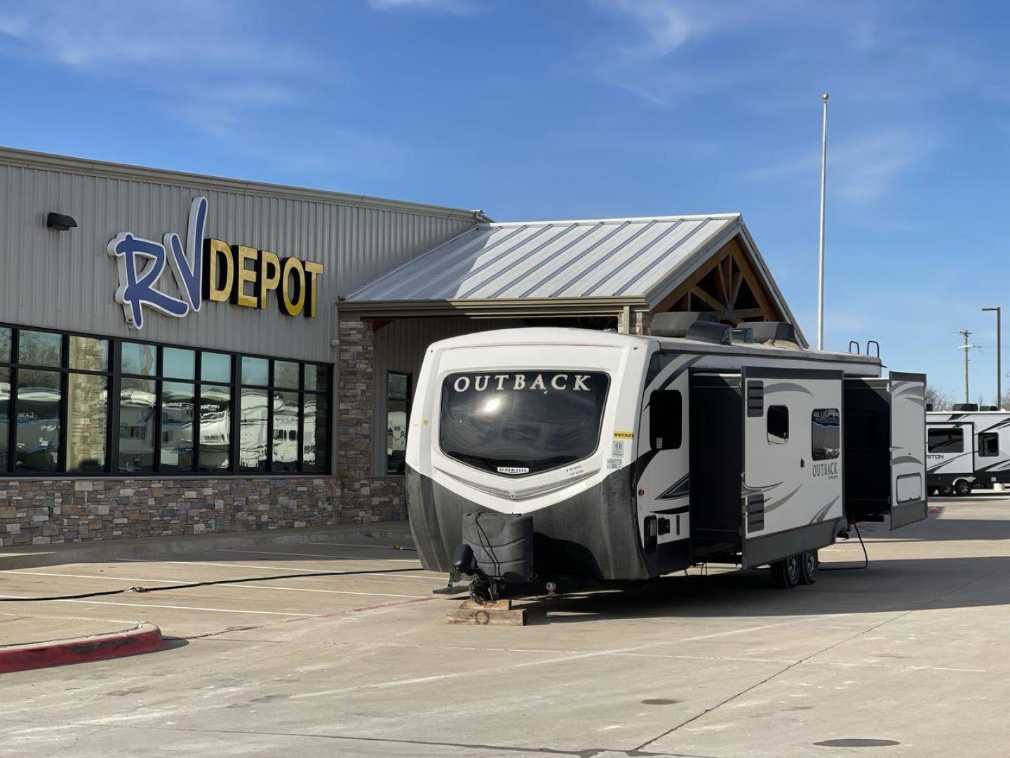 2017 KEYSTONE OUTBACK 332FK (4YDT33229HB) , Length: 37.83 ft. | Dry Weight: 8,475 lbs. | Gross Weight: 10,500 lbs. | Slides: 3 transmission, located at 4319 N Main Street, Cleburne, TX, 76033, (817) 221-0660, 32.435829, -97.384178 - Photo#0