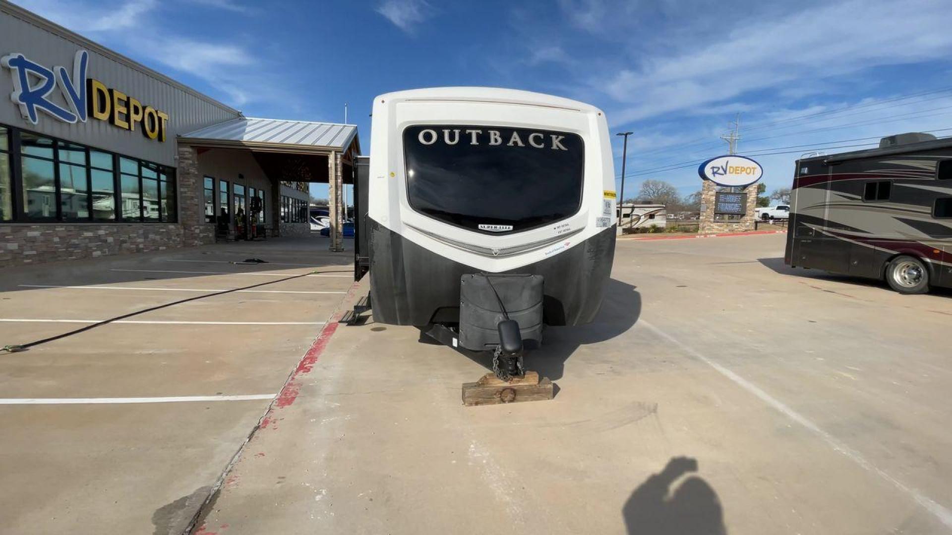 2017 KEYSTONE OUTBACK 332FK (4YDT33229HB) , Length: 37.83 ft. | Dry Weight: 8,475 lbs. | Gross Weight: 10,500 lbs. | Slides: 3 transmission, located at 4319 N Main Street, Cleburne, TX, 76033, (817) 221-0660, 32.435829, -97.384178 - Photo#4