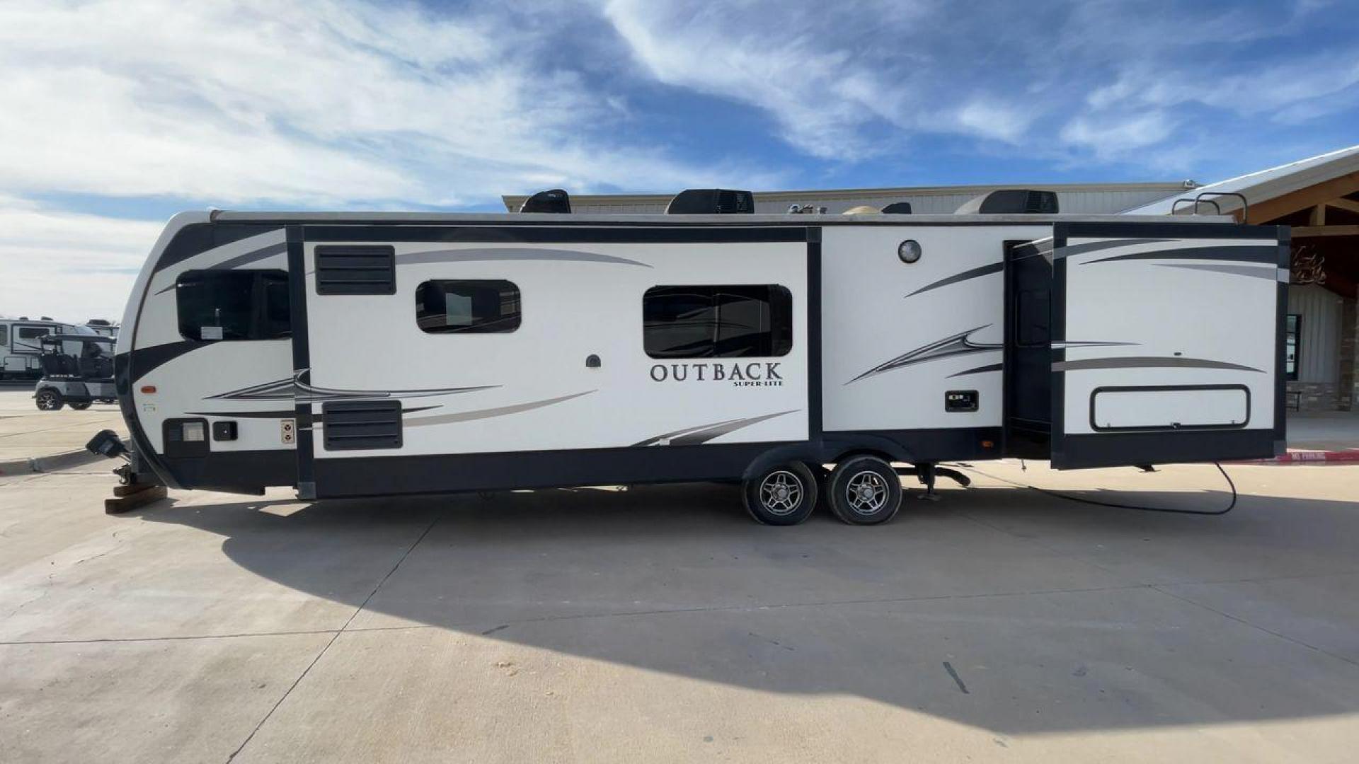 2017 KEYSTONE OUTBACK 332FK (4YDT33229HB) , Length: 37.83 ft. | Dry Weight: 8,475 lbs. | Gross Weight: 10,500 lbs. | Slides: 3 transmission, located at 4319 N Main Street, Cleburne, TX, 76033, (817) 221-0660, 32.435829, -97.384178 - Photo#6