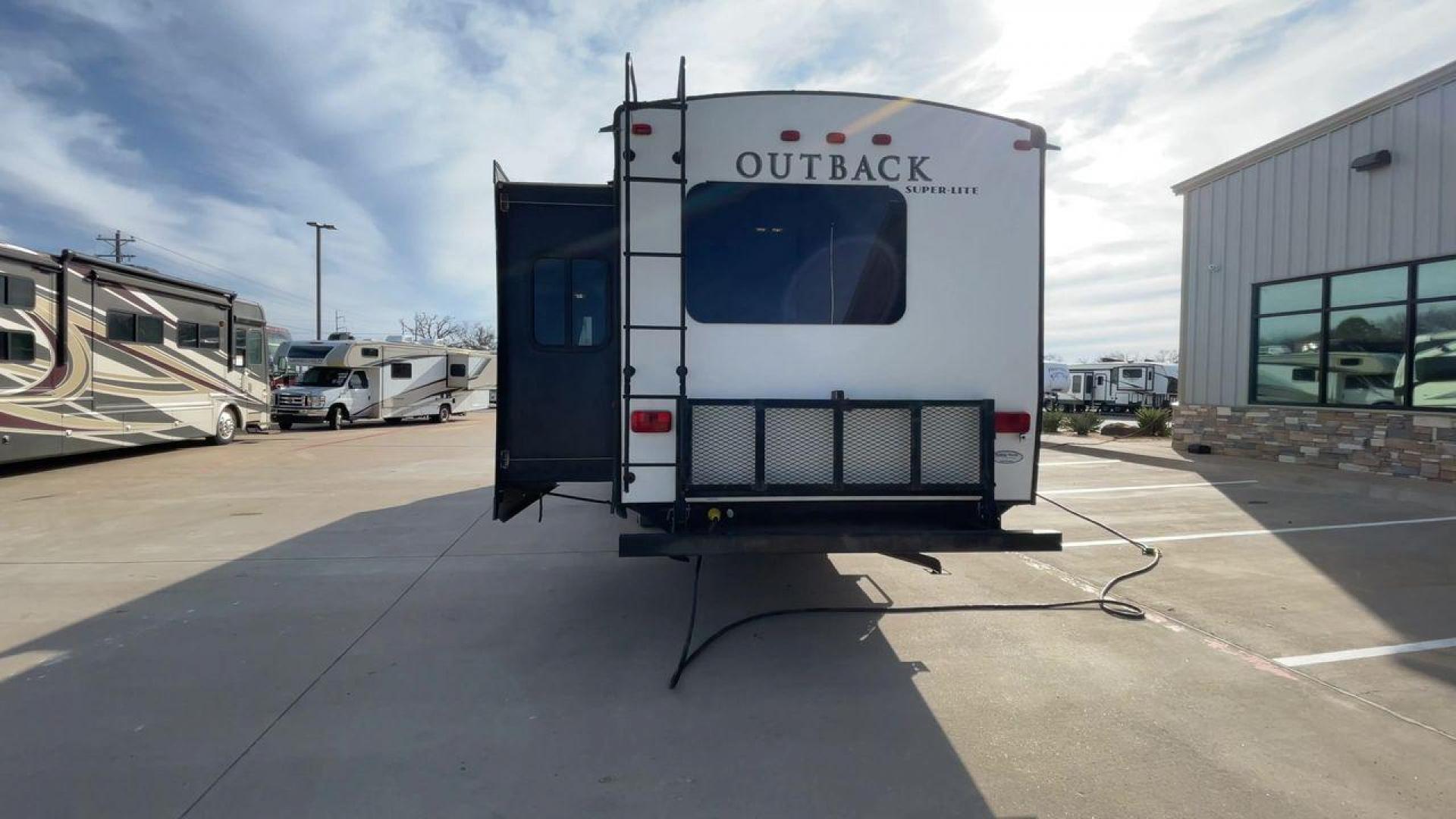 2017 KEYSTONE OUTBACK 332FK (4YDT33229HB) , Length: 37.83 ft. | Dry Weight: 8,475 lbs. | Gross Weight: 10,500 lbs. | Slides: 3 transmission, located at 4319 N Main Street, Cleburne, TX, 76033, (817) 221-0660, 32.435829, -97.384178 - Photo#8