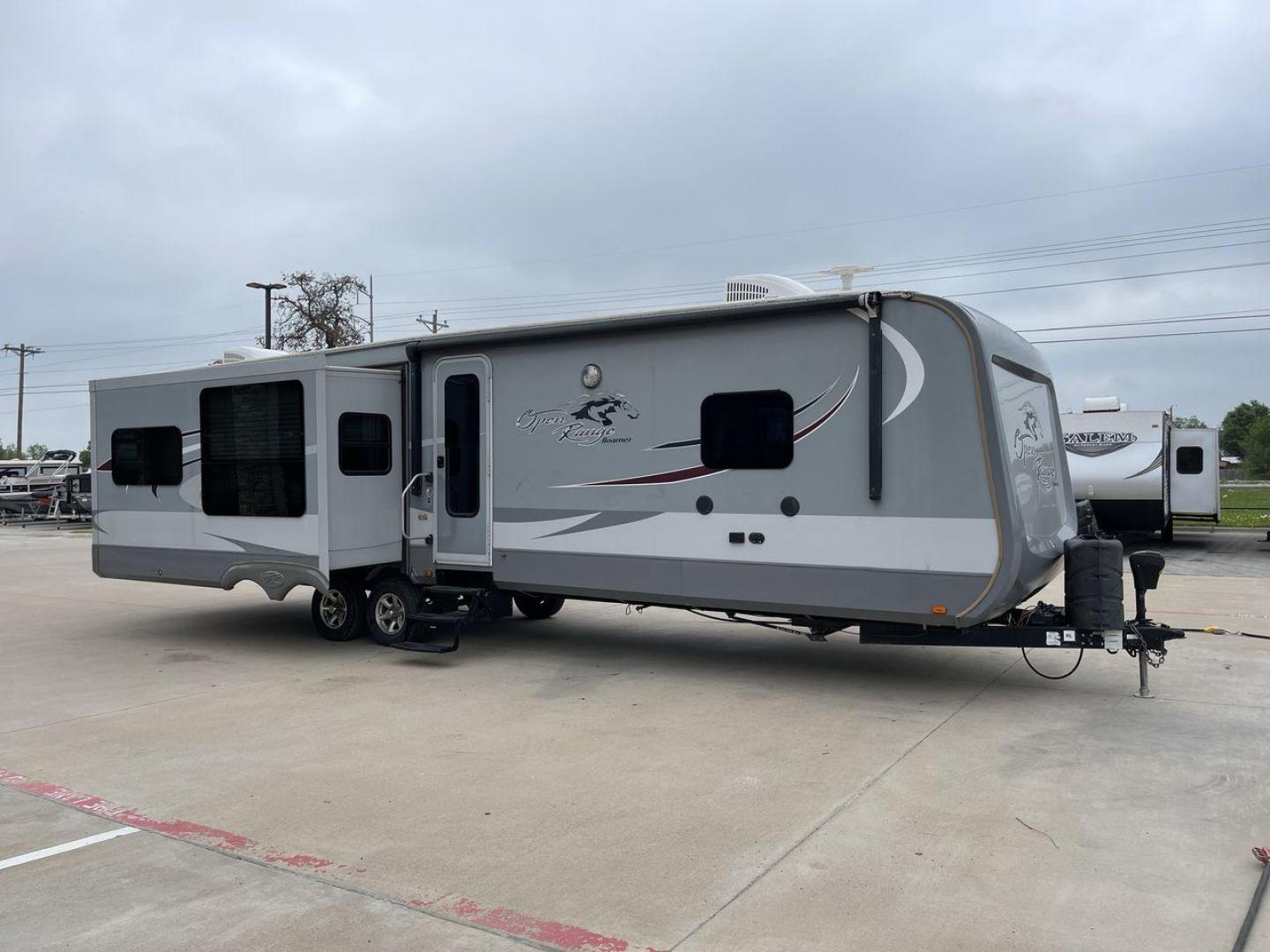 2017 OPEN RANGE ROAMER 323RLS (58TTL3821H5) , Length: 37.7 ft | Dry Weight: 8,815 lbs. | Gross Weight: 11,435 lbs | Slides: 3 transmission, located at 4319 N Main Street, Cleburne, TX, 76033, (817) 221-0660, 32.435829, -97.384178 - The 2017 Open Range Roamer 323RLS is a top-of-the-line travel trailer. With a length of 37.7 feet and a dry weight of 8,815 pounds, this spacious model offers plenty of room for relaxation and entertainment. Featuring three slides, the Roamer 323RLS maximizes interior space, creating a welcoming and - Photo#22