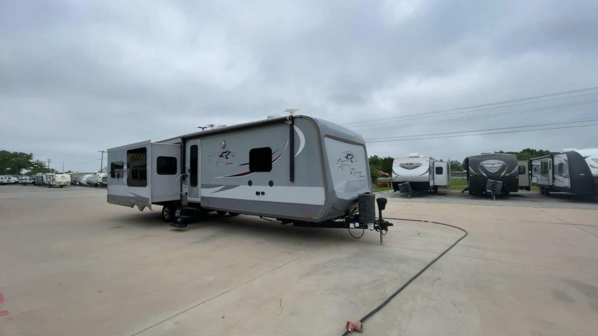 2017 OPEN RANGE ROAMER 323RLS (58TTL3821H5) , Length: 37.7 ft | Dry Weight: 8,815 lbs. | Gross Weight: 11,435 lbs | Slides: 3 transmission, located at 4319 N Main Street, Cleburne, TX, 76033, (817) 221-0660, 32.435829, -97.384178 - The 2017 Open Range Roamer 323RLS is a top-of-the-line travel trailer. With a length of 37.7 feet and a dry weight of 8,815 pounds, this spacious model offers plenty of room for relaxation and entertainment. Featuring three slides, the Roamer 323RLS maximizes interior space, creating a welcoming and - Photo#3