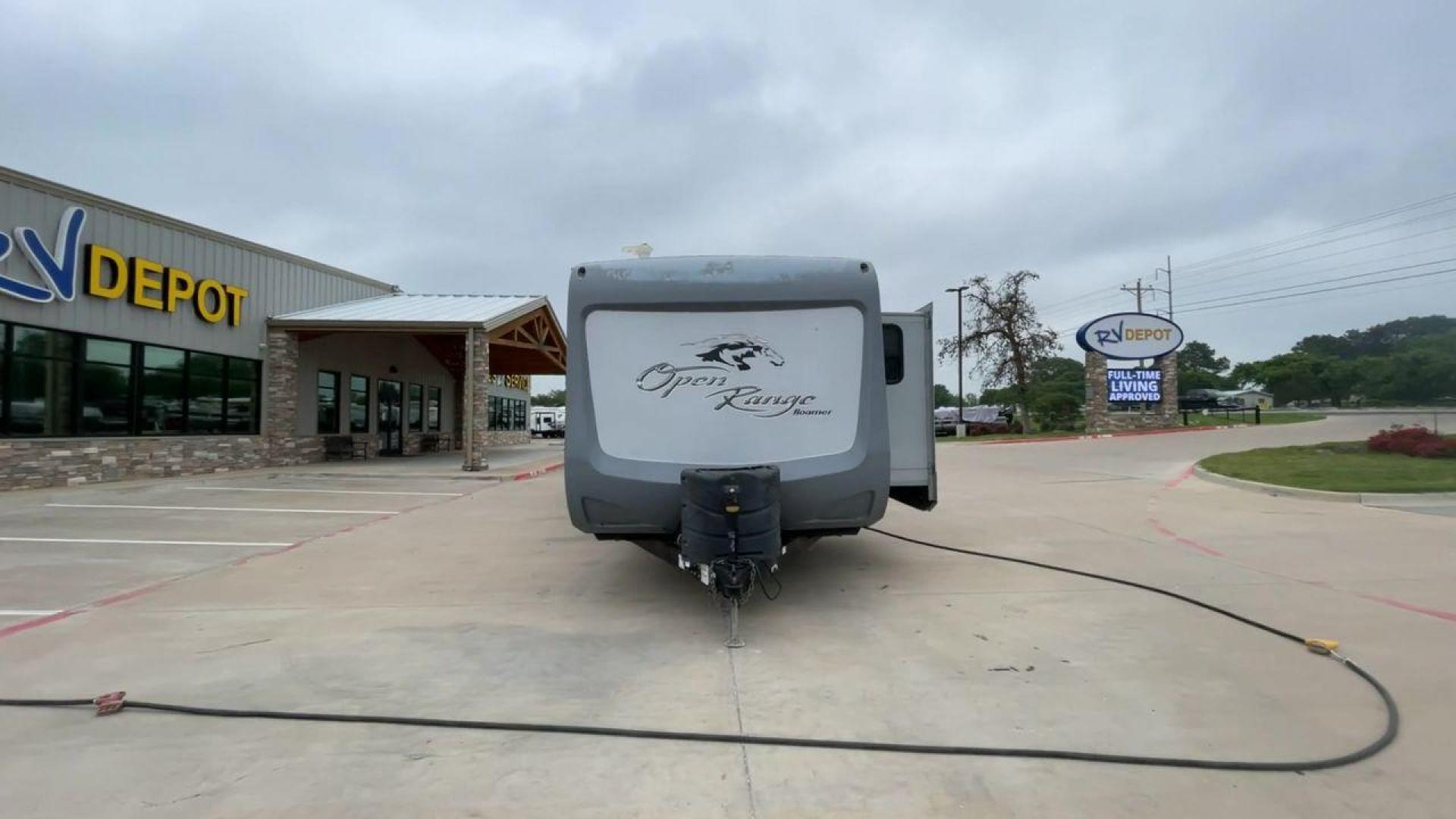 2017 OPEN RANGE ROAMER 323RLS (58TTL3821H5) , Length: 37.7 ft | Dry Weight: 8,815 lbs. | Gross Weight: 11,435 lbs | Slides: 3 transmission, located at 4319 N Main Street, Cleburne, TX, 76033, (817) 221-0660, 32.435829, -97.384178 - The 2017 Open Range Roamer 323RLS is a top-of-the-line travel trailer. With a length of 37.7 feet and a dry weight of 8,815 pounds, this spacious model offers plenty of room for relaxation and entertainment. Featuring three slides, the Roamer 323RLS maximizes interior space, creating a welcoming and - Photo#4