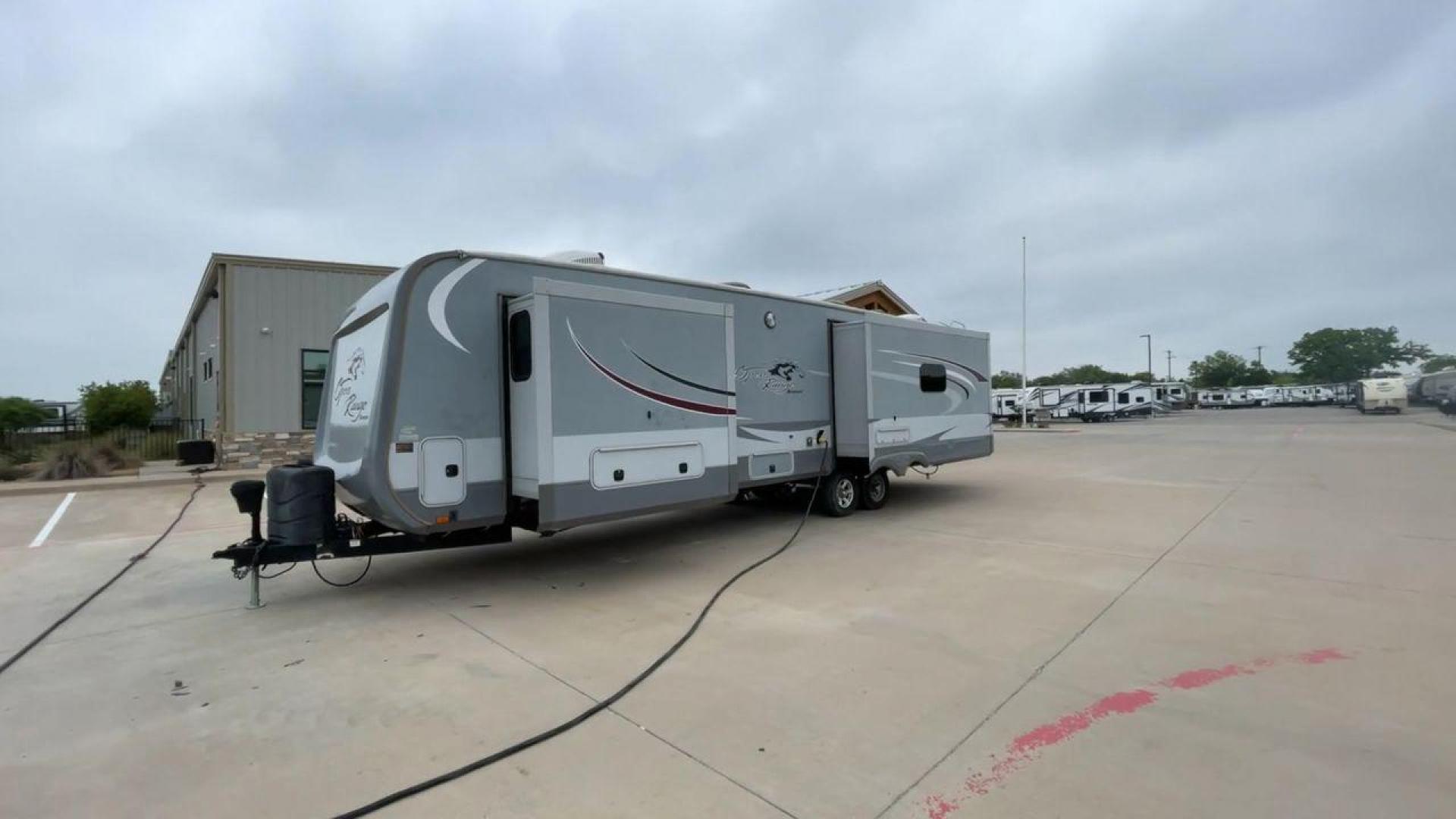 2017 OPEN RANGE ROAMER 323RLS (58TTL3821H5) , Length: 37.7 ft | Dry Weight: 8,815 lbs. | Gross Weight: 11,435 lbs | Slides: 3 transmission, located at 4319 N Main Street, Cleburne, TX, 76033, (817) 221-0660, 32.435829, -97.384178 - The 2017 Open Range Roamer 323RLS is a top-of-the-line travel trailer. With a length of 37.7 feet and a dry weight of 8,815 pounds, this spacious model offers plenty of room for relaxation and entertainment. Featuring three slides, the Roamer 323RLS maximizes interior space, creating a welcoming and - Photo#5