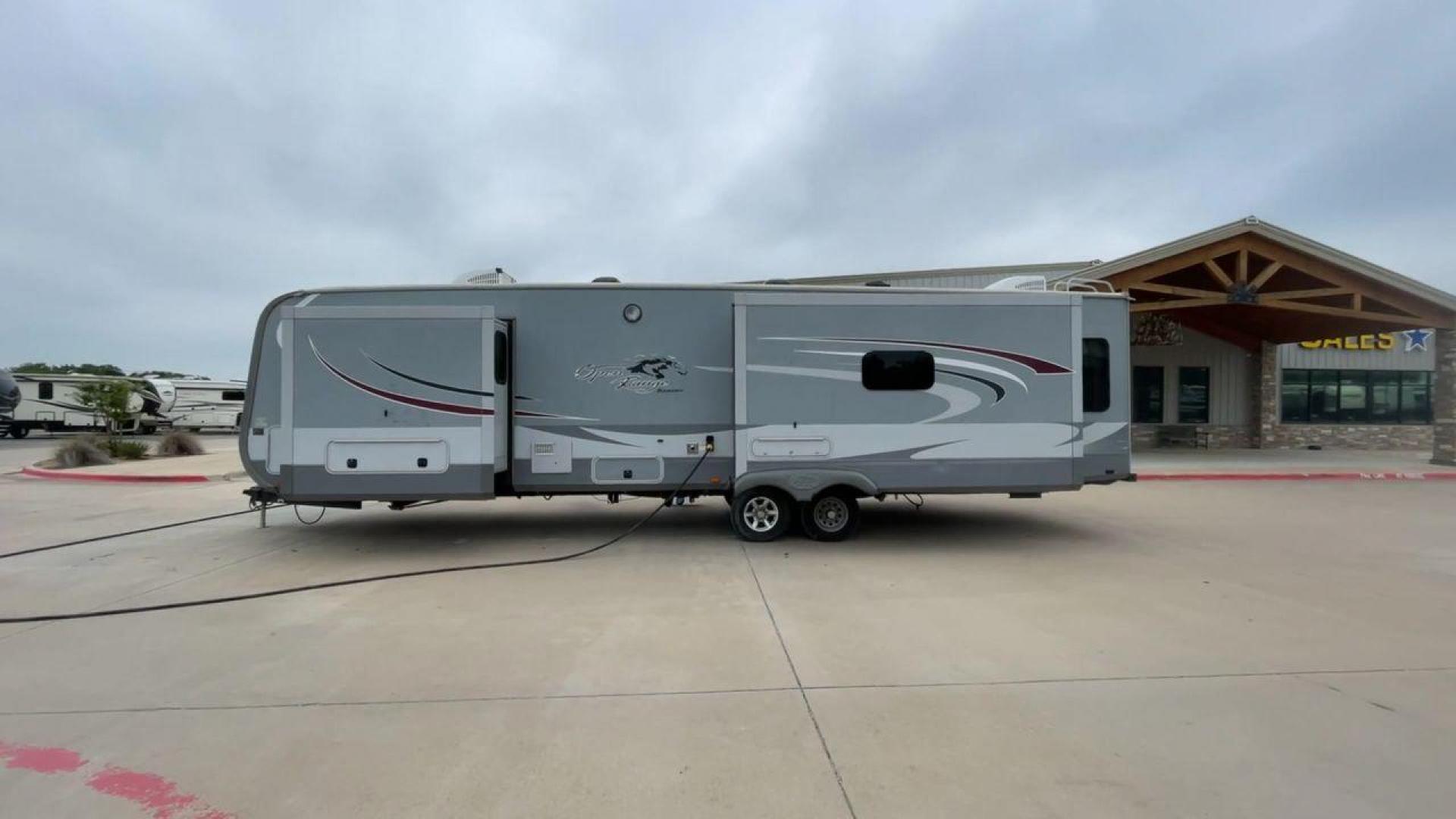 2017 OPEN RANGE ROAMER 323RLS (58TTL3821H5) , Length: 37.7 ft | Dry Weight: 8,815 lbs. | Gross Weight: 11,435 lbs | Slides: 3 transmission, located at 4319 N Main Street, Cleburne, TX, 76033, (817) 221-0660, 32.435829, -97.384178 - The 2017 Open Range Roamer 323RLS is a top-of-the-line travel trailer. With a length of 37.7 feet and a dry weight of 8,815 pounds, this spacious model offers plenty of room for relaxation and entertainment. Featuring three slides, the Roamer 323RLS maximizes interior space, creating a welcoming and - Photo#6