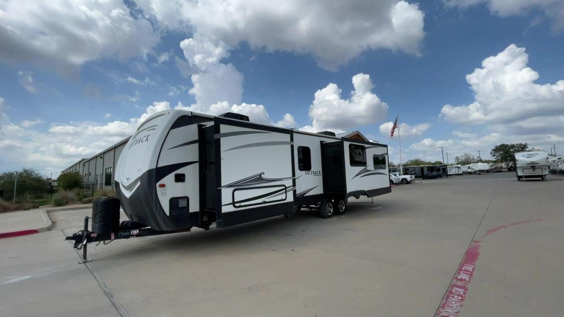 2017 OUTBACK 334RL - (4YDT33422HB) , Length: 37.83 ft. | Dry Weight: 8,155 lbs. | Gross Weight: 10,500 lbs | Slides: 2 transmission, located at 4319 N Main Street, Cleburne, TX, 76033, (817) 221-0660, 32.435829, -97.384178 - Photo#5