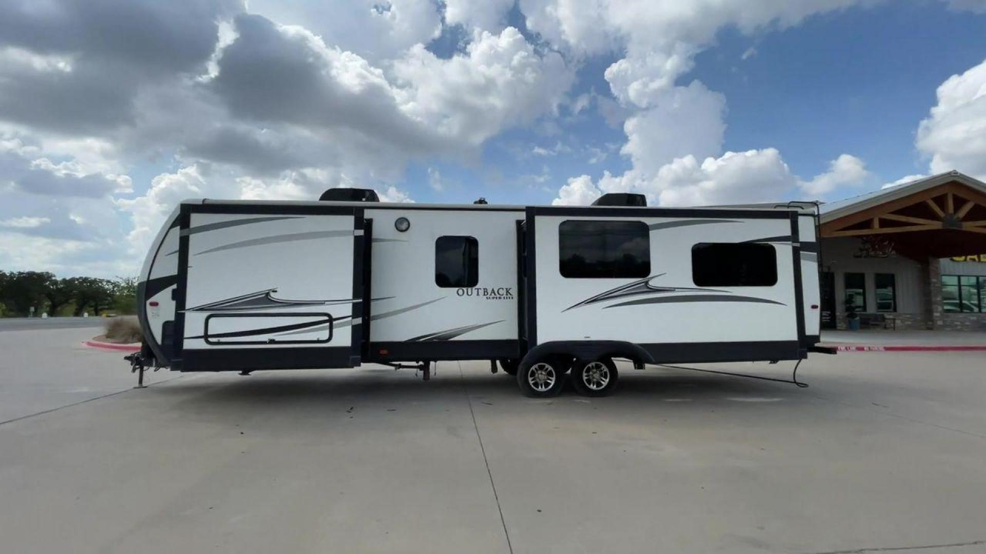 2017 OUTBACK 334RL - (4YDT33422HB) , Length: 37.83 ft. | Dry Weight: 8,155 lbs. | Gross Weight: 10,500 lbs | Slides: 2 transmission, located at 4319 N Main Street, Cleburne, TX, 76033, (817) 221-0660, 32.435829, -97.384178 - Photo#6