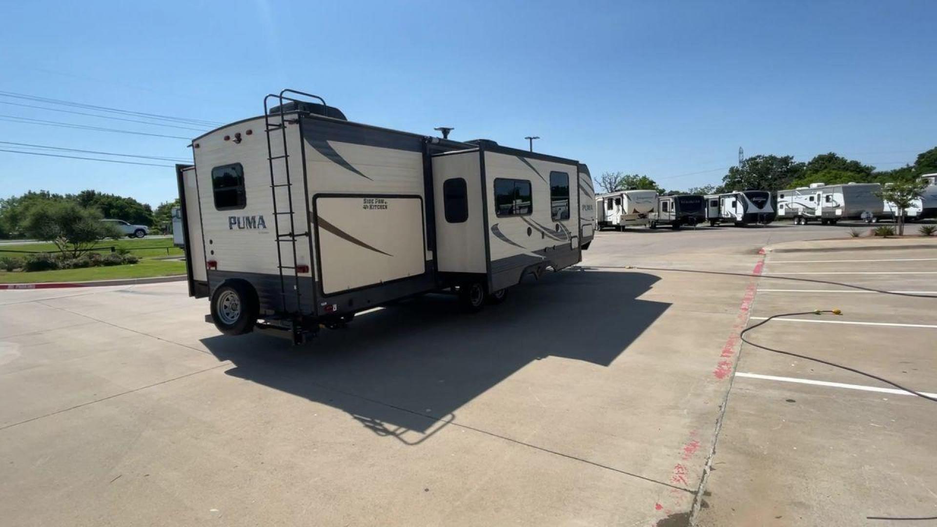 2017 PALOMINO PUMA 32BHKS (4X4TPUH23HP) , located at 4319 N Main Street, Cleburne, TX, 76033, (817) 221-0660, 32.435829, -97.384178 - Photo#1