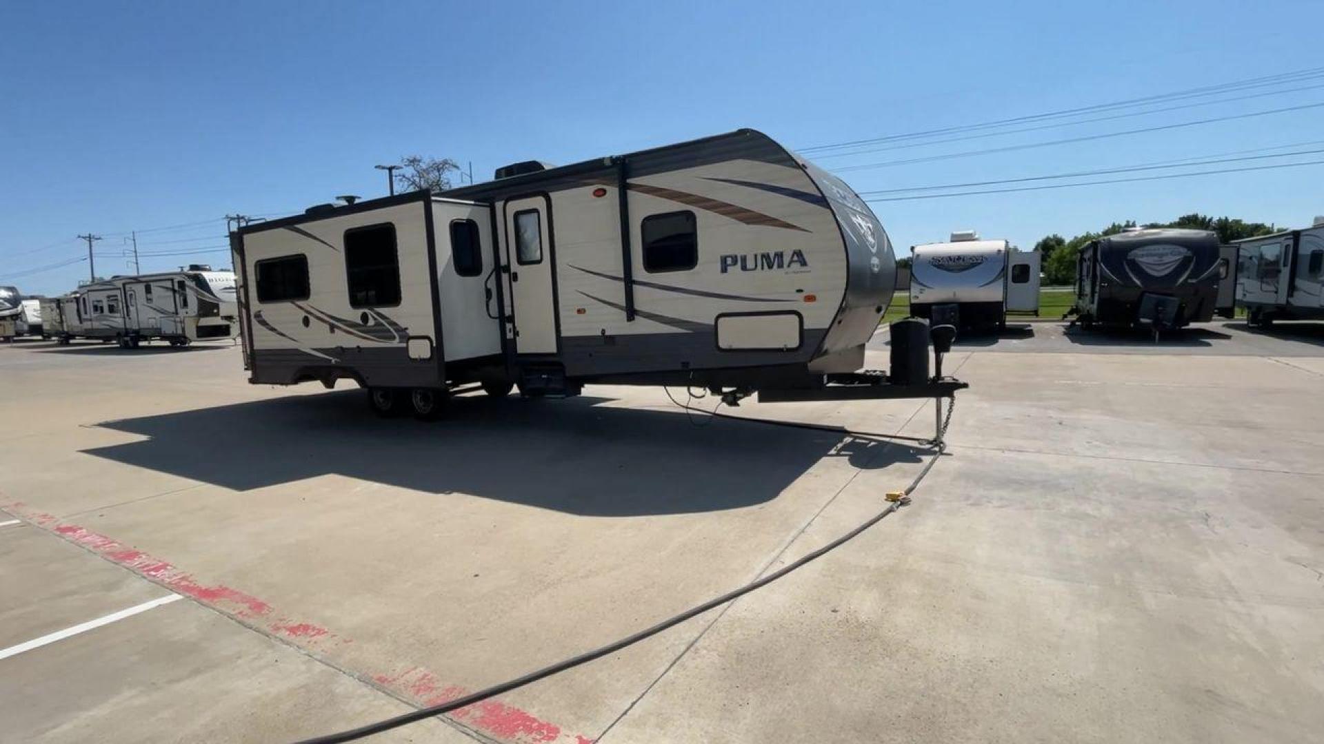 2017 PALOMINO PUMA 32BHKS (4X4TPUH23HP) , located at 4319 N Main Street, Cleburne, TX, 76033, (817) 221-0660, 32.435829, -97.384178 - Photo#3