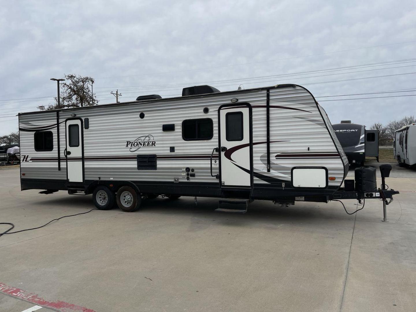 2017 GRAY PIONEER RG28 (5SFPB3329HE) , Length: 33.33 ft. | Dry Weight: 6,762 lbs. | Gross Weight: 9,000 lbs. | Slides: 1 transmission, located at 4319 N Main Street, Cleburne, TX, 76033, (817) 221-0660, 32.435829, -97.384178 - In the 2017 Pioneer RG28 Travel Trailer, you can experience the thrill of the open road. While it may show signs of usage and require some repairs, this trailer still has a lot of promise for great adventures. The Pioneer RG28, which measures 33.33 feet in length and weighs 6,762 pounds dry, is both - Photo#23