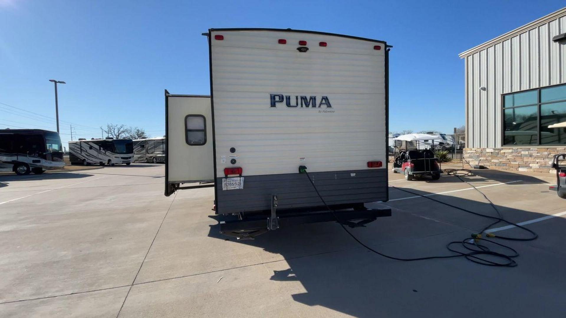 2017 PUMA XLITE28FQDB (4X4TPUD22HP) , Length: 33 ft | Dry Weight: 6,370 lbs | Gross Weight: 8,000 lbs | Slides: 1 transmission, located at 4319 N Main Street, Cleburne, TX, 76033, (817) 221-0660, 32.435829, -97.384178 - The 2017 Puma 28FQDB travel trailer is ideal for family excursions. With a length of 33 feet and a dry weight of 6,370 pounds, this RV is both large and lightweight, making it simple to tow and navigate on the road. With an outdoor kitchen and a large 20-foot motorized awning, you can enjoy outdoor - Photo#8