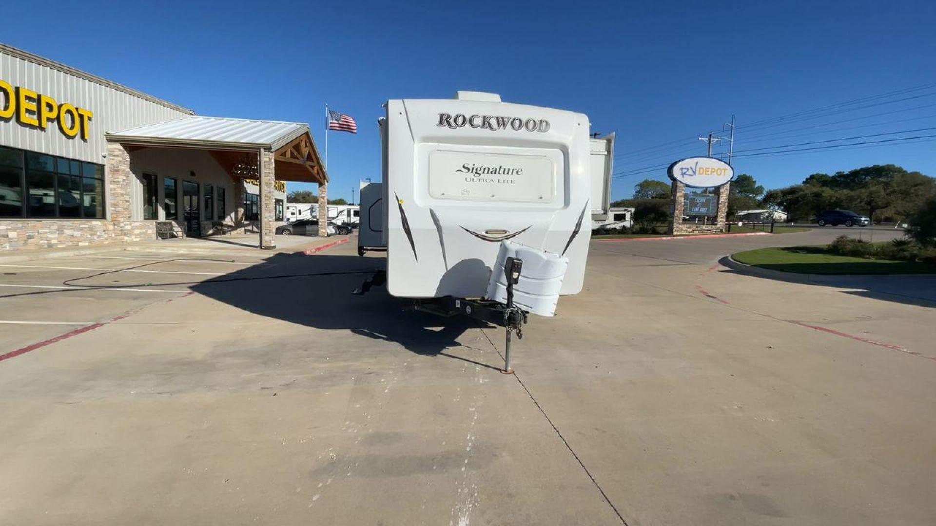 2017 TAN ROCKWOOD 8326BHS - (4X4TRLJ28H1) , Length: 35.42 ft. | Dry Weight: 8,363 lbs. | Slides: 4 transmission, located at 4319 N Main Street, Cleburne, TX, 76033, (817) 221-0660, 32.435829, -97.384178 - Photo#4