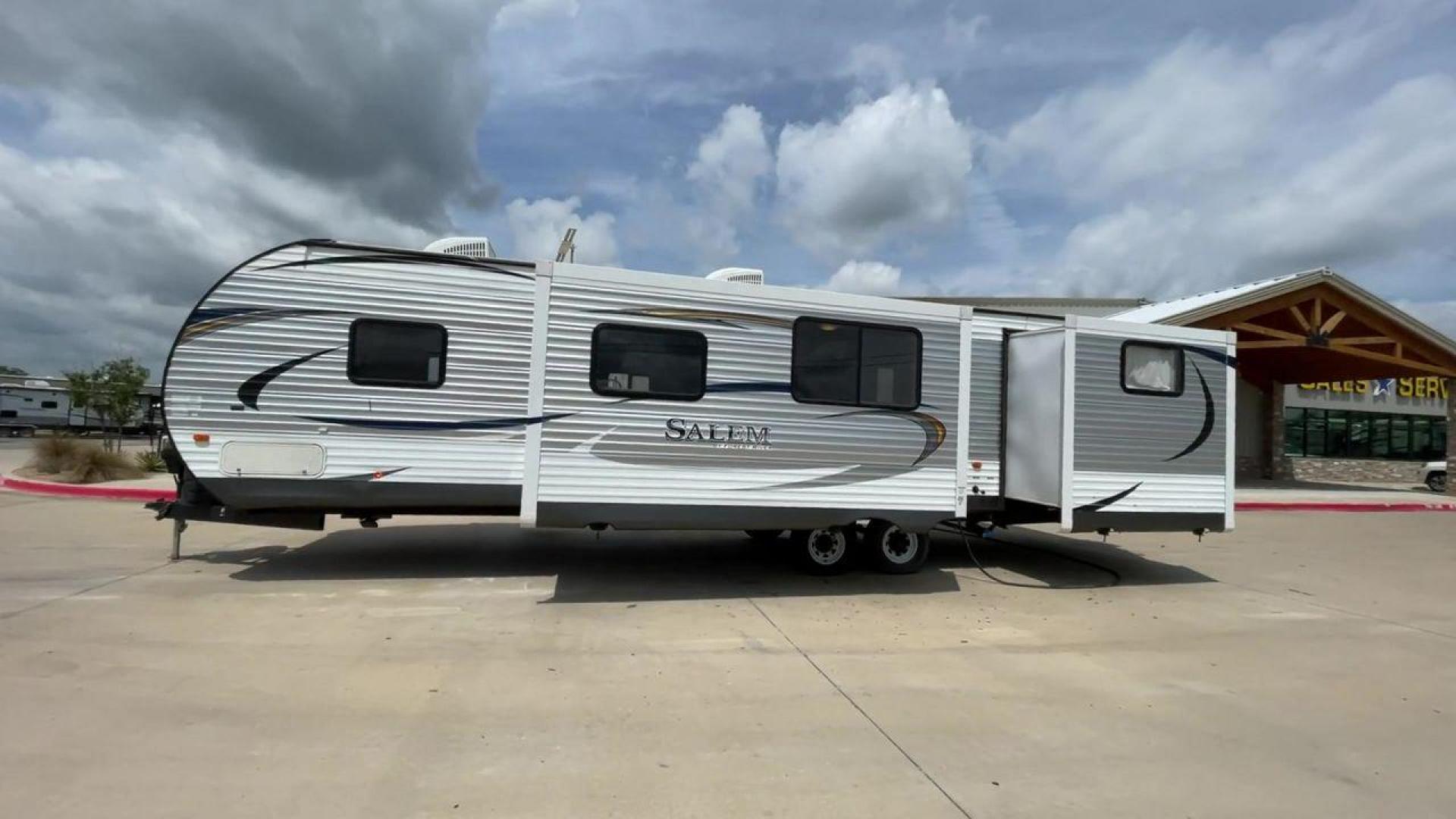 2017 GRAY SALEM 32BHDS (4X4TSMH27H8) , Length: 35.67 ft. | Dry Weight: 7,955 lbs. | Gross Weight: 11,019 lbs. | Slides: 2 transmission, located at 4319 N Main Street, Cleburne, TX, 76033, (817) 221-0660, 32.435829, -97.384178 - Take on amazing journeys with the 2017 Salem 32BHDS travel trailer. This trailer provides an ideal combination of ample space and easy maneuverability, making it a great choice for your needs. With two slides, this RV offers plenty of interior space to comfortably accommodate your family and friends - Photo#6