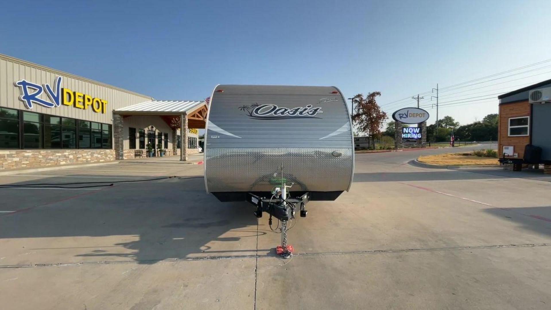 2017 WHITE SHASTA OASIS 25RS - (5ZT2SSPB4HE) , Length: 28.92 ft. | Dry Weight: 4,630 lbs. | Gross Weight: 7,508 lbs. | Slides: 1 transmission, located at 4319 N Main Street, Cleburne, TX, 76033, (817) 221-0660, 32.435829, -97.384178 - Travel in style and luxury with the 2017 Shasta Oasis 25RS travel trailer. This well-thought-out RV is the best option for your vacation and camping excursions since it provides the optimal balance of comfort, style, and family-friendly features. This unit has dimensions of 28.92 ft in length, 8 - Photo#4