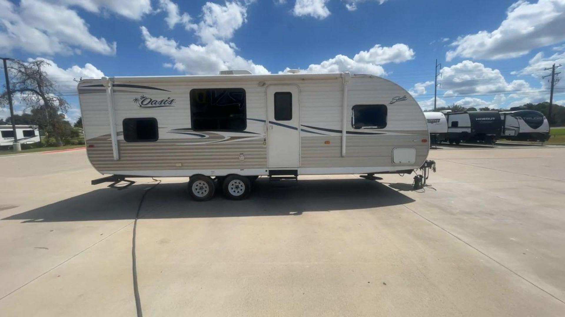 2017 WHITE SHASTA OASIS 25RS - (5ZT2SSPBXHE) , Length: 28.92 ft. | Dry Weight: 4,630 lbs | Gross Weight: 7,508 lbs | Slides: 1 transmission, located at 4319 N Main Street, Cleburne, TX, 76033, (817) 221-0660, 32.435829, -97.384178 - Revel in a comfortable camping lifestyle in this Shasta Oasis 25RS that features a rear bath, rear bunks, and a large single slide for added interior space. This unit only measures 28.92 ft in length, 8 ft in width, and 10.75 ft in height. It has a dry weight of 4,630 lbs with a payload capacity - Photo#2