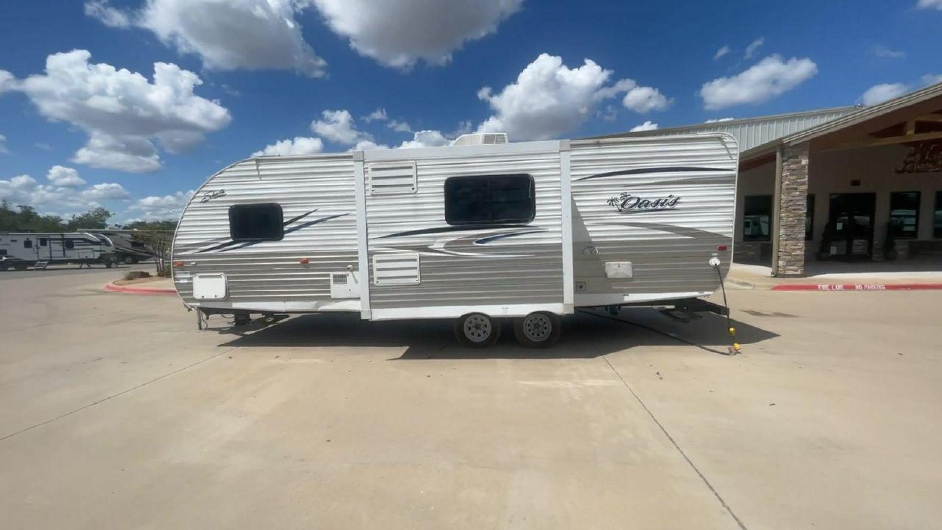 2017 WHITE SHASTA OASIS 25RS - (5ZT2SSPBXHE) , Length: 28.92 ft. | Dry Weight: 4,630 lbs | Gross Weight: 7,508 lbs | Slides: 1 transmission, located at 4319 N Main Street, Cleburne, TX, 76033, (817) 221-0660, 32.435829, -97.384178 - Revel in a comfortable camping lifestyle in this Shasta Oasis 25RS that features a rear bath, rear bunks, and a large single slide for added interior space. This unit only measures 28.92 ft in length, 8 ft in width, and 10.75 ft in height. It has a dry weight of 4,630 lbs with a payload capacity - Photo#6