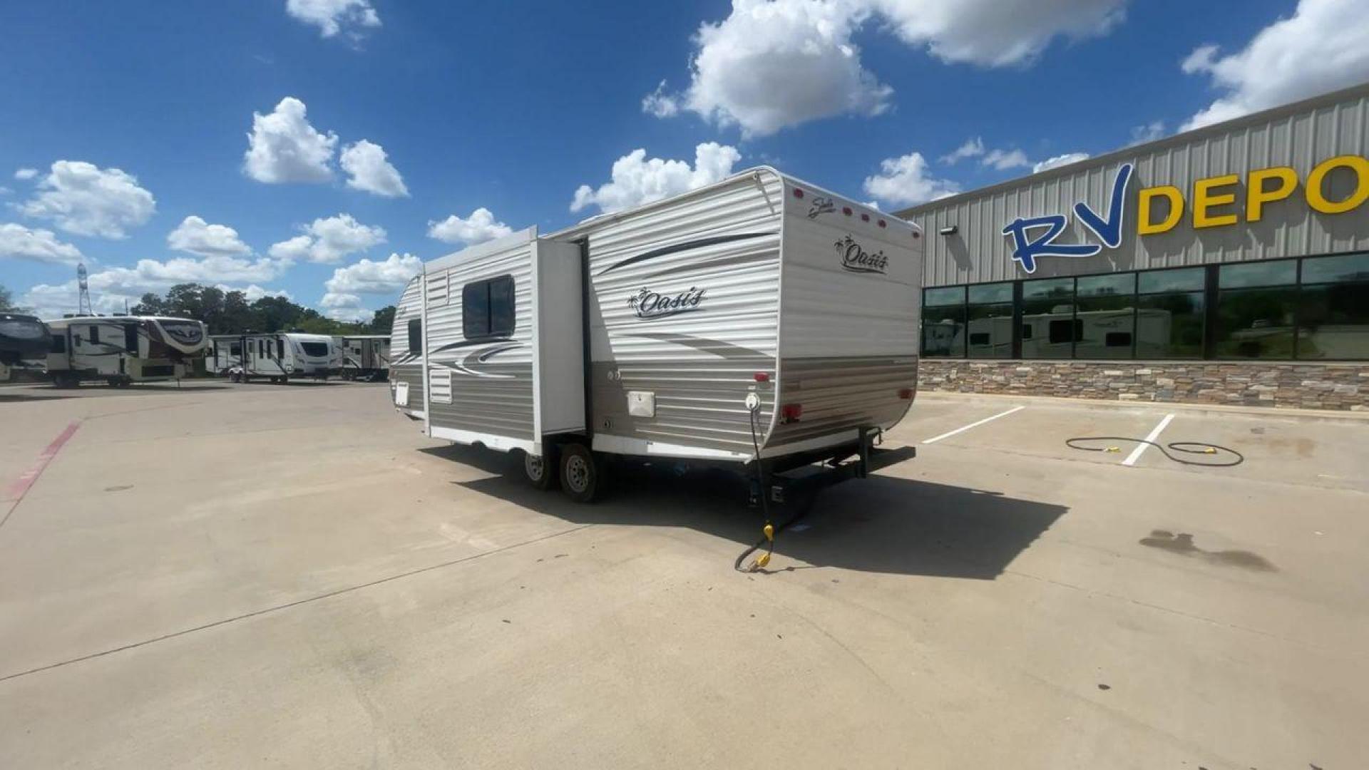 2017 WHITE SHASTA OASIS 25RS - (5ZT2SSPBXHE) , Length: 28.92 ft. | Dry Weight: 4,630 lbs | Gross Weight: 7,508 lbs | Slides: 1 transmission, located at 4319 N Main Street, Cleburne, TX, 76033, (817) 221-0660, 32.435829, -97.384178 - Revel in a comfortable camping lifestyle in this Shasta Oasis 25RS that features a rear bath, rear bunks, and a large single slide for added interior space. This unit only measures 28.92 ft in length, 8 ft in width, and 10.75 ft in height. It has a dry weight of 4,630 lbs with a payload capacity - Photo#7