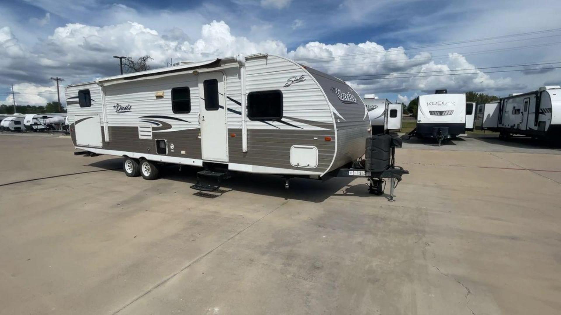 2017 WHITE SHASTA OASIS 310K - (5ZT2SSWB4HE) , Length: 34.67 ft. | Dry Weight: 5,834 lbs. | Gross Weight: 7,630 lbs. | Slides: 1 transmission, located at 4319 N Main Street, Cleburne, TX, 76033, (817) 221-0660, 32.435829, -97.384178 - This 2017 Shasta Oasis 310K is a dual-axle steel wheel setup measuring 34.67 ft. in length and 10.75 ft. in height. It has a dry weight of 5,834 lbs. and a GVWR of 7,630 lbs. With a 630 lb. hitch weight, this travel trailer is lightweight and easy to tow! This bunk model unit offers sleeping space f - Photo#3