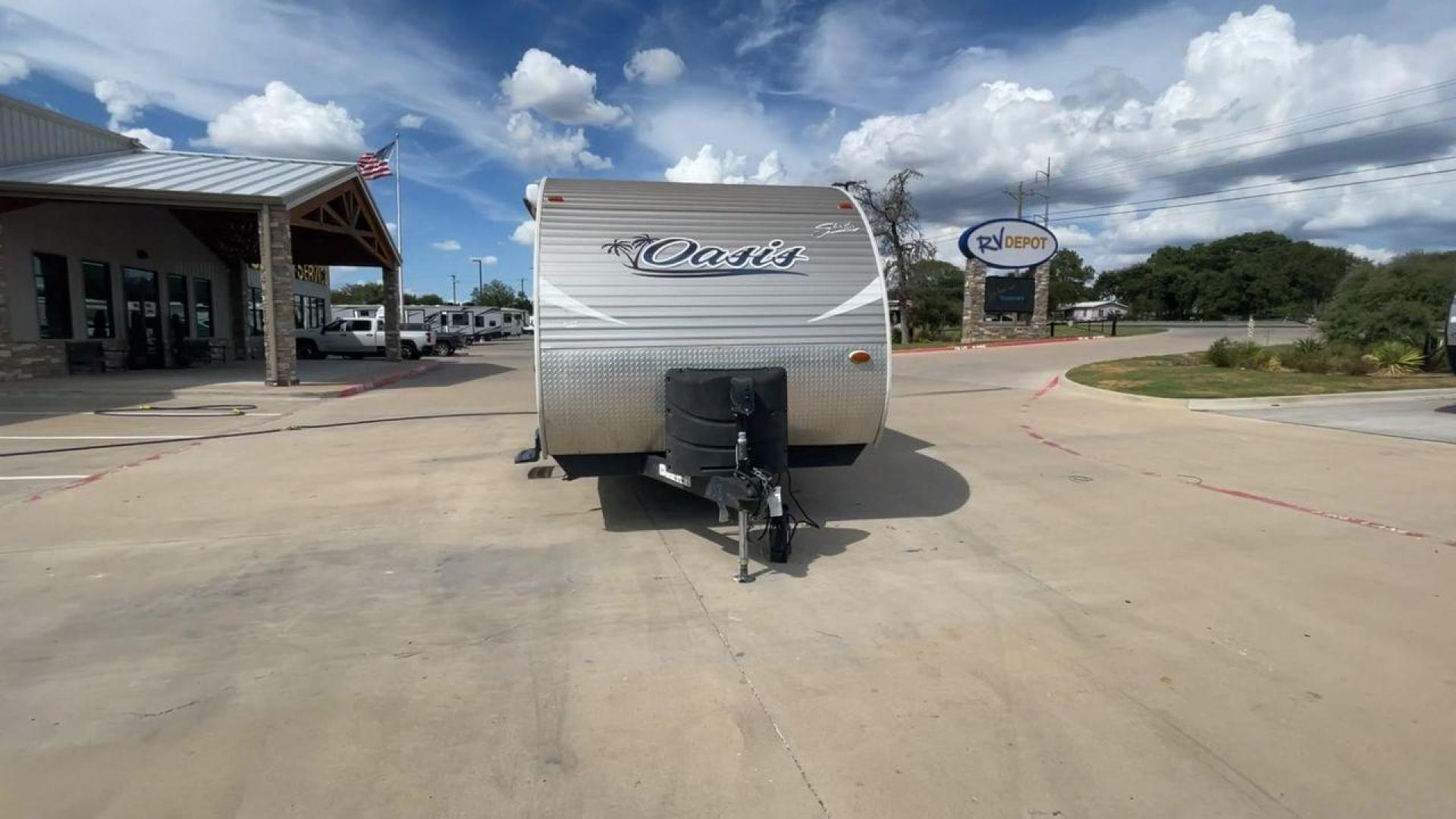 2017 WHITE SHASTA OASIS 310K - (5ZT2SSWB4HE) , Length: 34.67 ft. | Dry Weight: 5,834 lbs. | Gross Weight: 7,630 lbs. | Slides: 1 transmission, located at 4319 N Main Street, Cleburne, TX, 76033, (817) 221-0660, 32.435829, -97.384178 - This 2017 Shasta Oasis 310K is a dual-axle steel wheel setup measuring 34.67 ft. in length and 10.75 ft. in height. It has a dry weight of 5,834 lbs. and a GVWR of 7,630 lbs. With a 630 lb. hitch weight, this travel trailer is lightweight and easy to tow! This bunk model unit offers sleeping space f - Photo#4