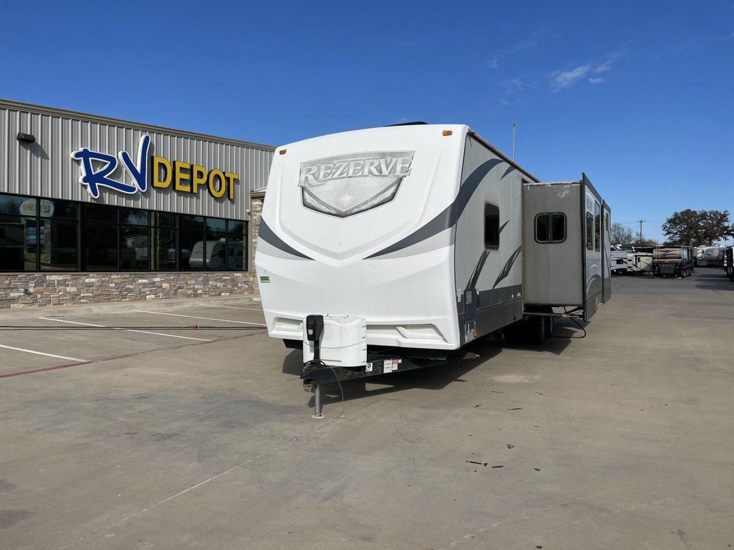 2017 WHITE VOLANTE RTZ33BH (4V0TC3327HB) , Length: 36.58 ft. | Dry Weight: 8,864 lbs. | Gross Weight: 10,250 lbs. | Slides: 3 transmission, located at 4319 N Main Street, Cleburne, TX, 76033, (817) 221-0660, 32.435829, -97.384178 - The 2017 VOLANTE RTZ33BH offers a spacious interior with a layout that is perfect for families or large groups. Its length of 33 feet offers ample room for your adventures. Inside, you'll find a comfortable sleeping space with a bunkhouse layout, making it suitable for family trips. The bunkhouse la - Photo#0