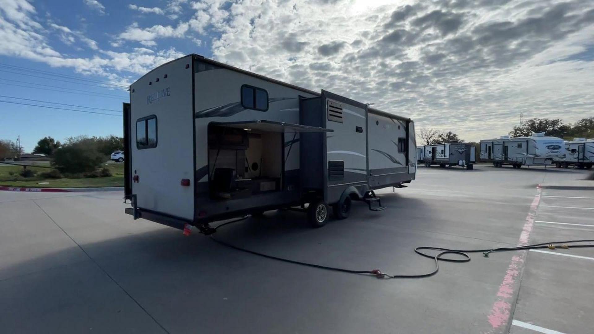 2017 WHITE VOLANTE RTZ33BH (4V0TC3327HB) , Length: 36.58 ft. | Dry Weight: 8,864 lbs. | Gross Weight: 10,250 lbs. | Slides: 3 transmission, located at 4319 N Main Street, Cleburne, TX, 76033, (817) 221-0660, 32.435829, -97.384178 - The 2017 VOLANTE RTZ33BH offers a spacious interior with a layout that is perfect for families or large groups. Its length of 33 feet offers ample room for your adventures. Inside, you'll find a comfortable sleeping space with a bunkhouse layout, making it suitable for family trips. The bunkhouse la - Photo#1