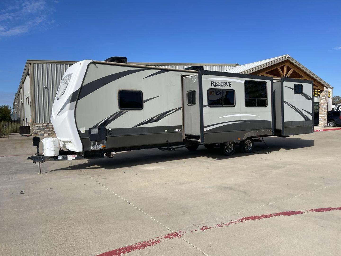 2017 WHITE VOLANTE RTZ33BH (4V0TC3327HB) , Length: 36.58 ft. | Dry Weight: 8,864 lbs. | Gross Weight: 10,250 lbs. | Slides: 3 transmission, located at 4319 N Main Street, Cleburne, TX, 76033, (817) 221-0660, 32.435829, -97.384178 - The 2017 VOLANTE RTZ33BH offers a spacious interior with a layout that is perfect for families or large groups. Its length of 33 feet offers ample room for your adventures. Inside, you'll find a comfortable sleeping space with a bunkhouse layout, making it suitable for family trips. The bunkhouse la - Photo#22