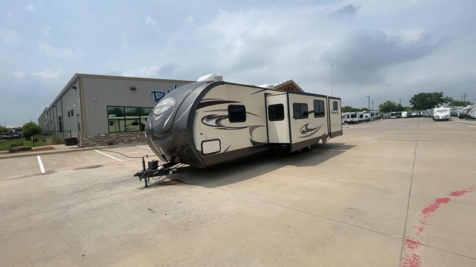 2017 TAN WILDWOOD HERITAGE GLEN 300BH (4X4TWBF29HU) , Length: 37.42 ft. | Dry Weight: 8,439 lbs. | Slides: 3 transmission, located at 4319 N Main Street, Cleburne, TX, 76033, (817) 221-0660, 32.435829, -97.384178 - The 2017 Wildwood Heritage Glen 300BH has roomy and comfortable rooms for your outdoor activities. This travel trailer offers ample space for the entire family, measuring 37.42 feet in length and weighing 8,439 pounds when dry. This trailer is designed with three slides, providing ample interior spa - Photo#5