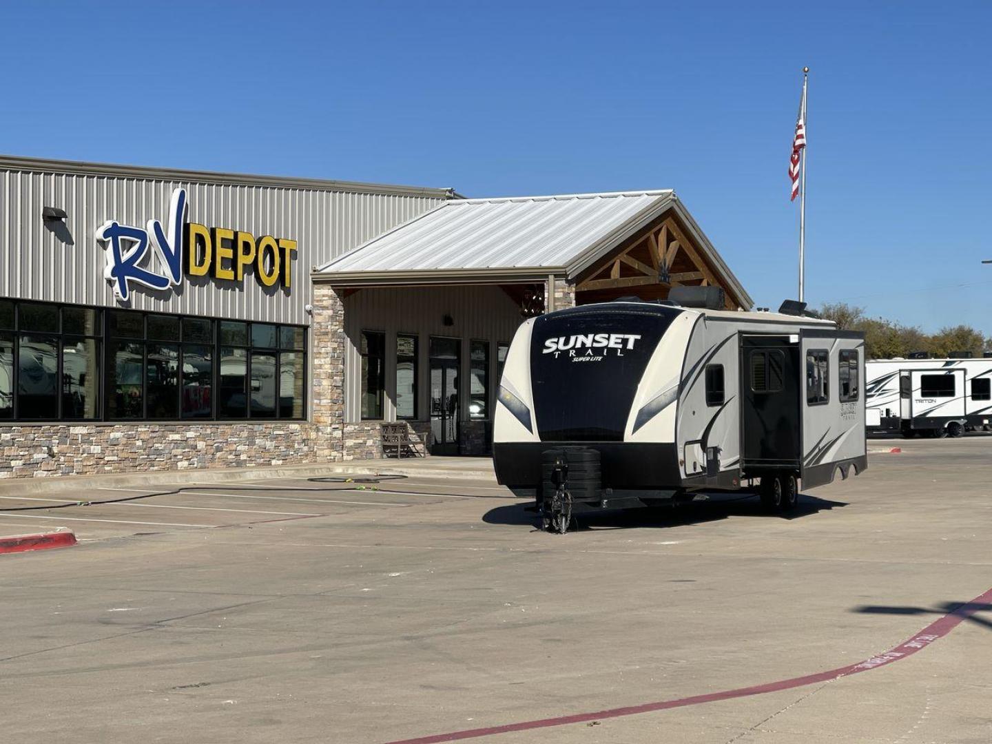 2018 TAN CROSSROADS RV SUNSET TRAIL 264BH (4YDT26428J5) , Length: 30.83 ft. | Dry Weight: 5,318 lbs. | Gross Weight: 7,560 lbs. | Slides: 1 transmission, located at 4319 N Main Street, Cleburne, TX, 76033, (817) 221-0660, 32.435829, -97.384178 - Travel and camp out while feeling the comfort and convenience of home with this 2018 Crossroads RV Sunset Trail 262BH travel trailer. This unit has dimensions of 30.83 ft in length, 8 ft in width, and 11.08 ft in height. The dry weight is about 5,318 lbs with a payload capacity of 2,242 lbs. Th - Photo#0