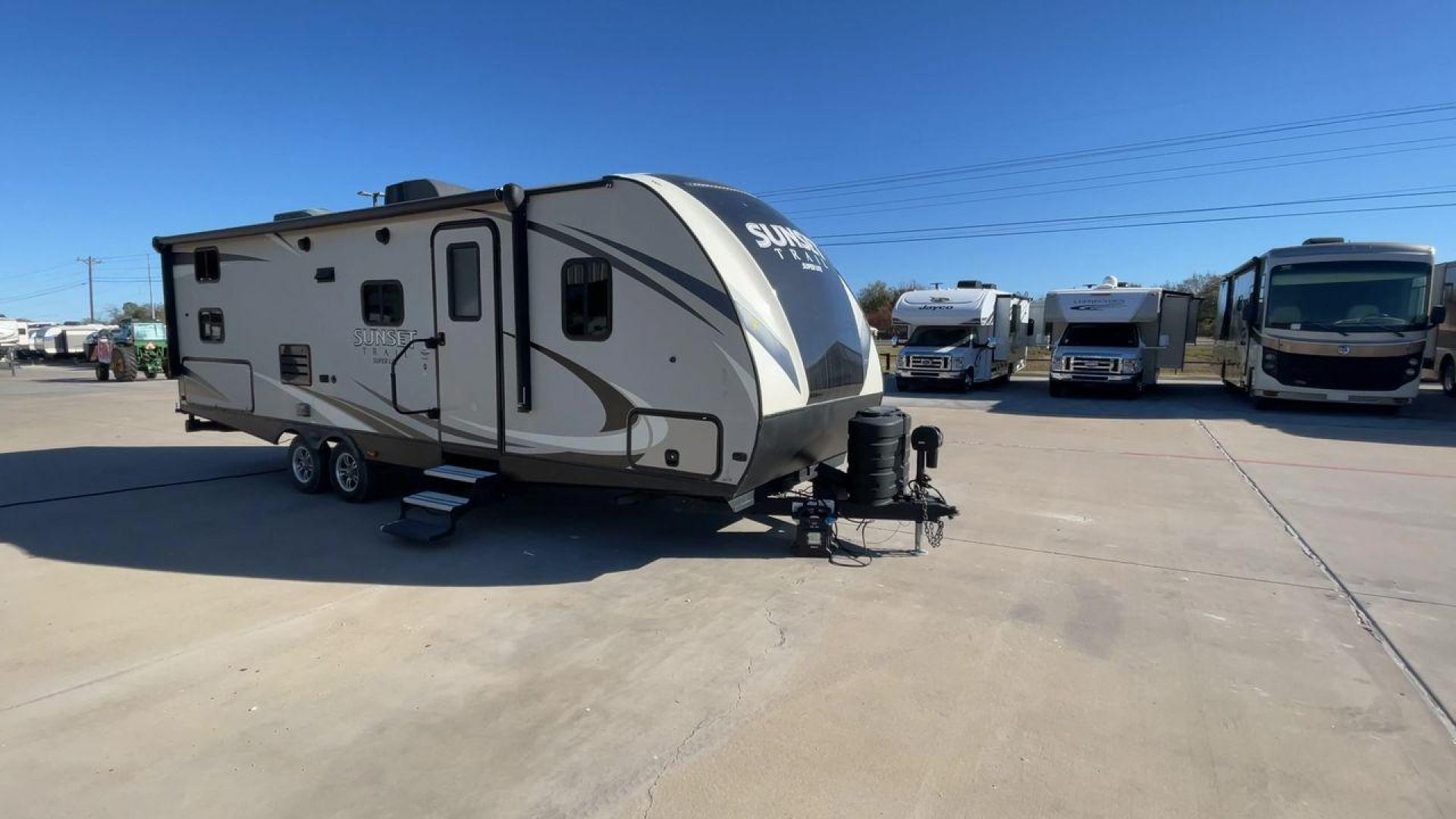 2018 TAN CROSSROADS RV SUNSET TRAIL 264BH (4YDT26428J5) , Length: 30.83 ft. | Dry Weight: 5,318 lbs. | Gross Weight: 7,560 lbs. | Slides: 1 transmission, located at 4319 N Main Street, Cleburne, TX, 76033, (817) 221-0660, 32.435829, -97.384178 - Travel and camp out while feeling the comfort and convenience of home with this 2018 Crossroads RV Sunset Trail 262BH travel trailer. This unit has dimensions of 30.83 ft in length, 8 ft in width, and 11.08 ft in height. The dry weight is about 5,318 lbs with a payload capacity of 2,242 lbs. Th - Photo#3