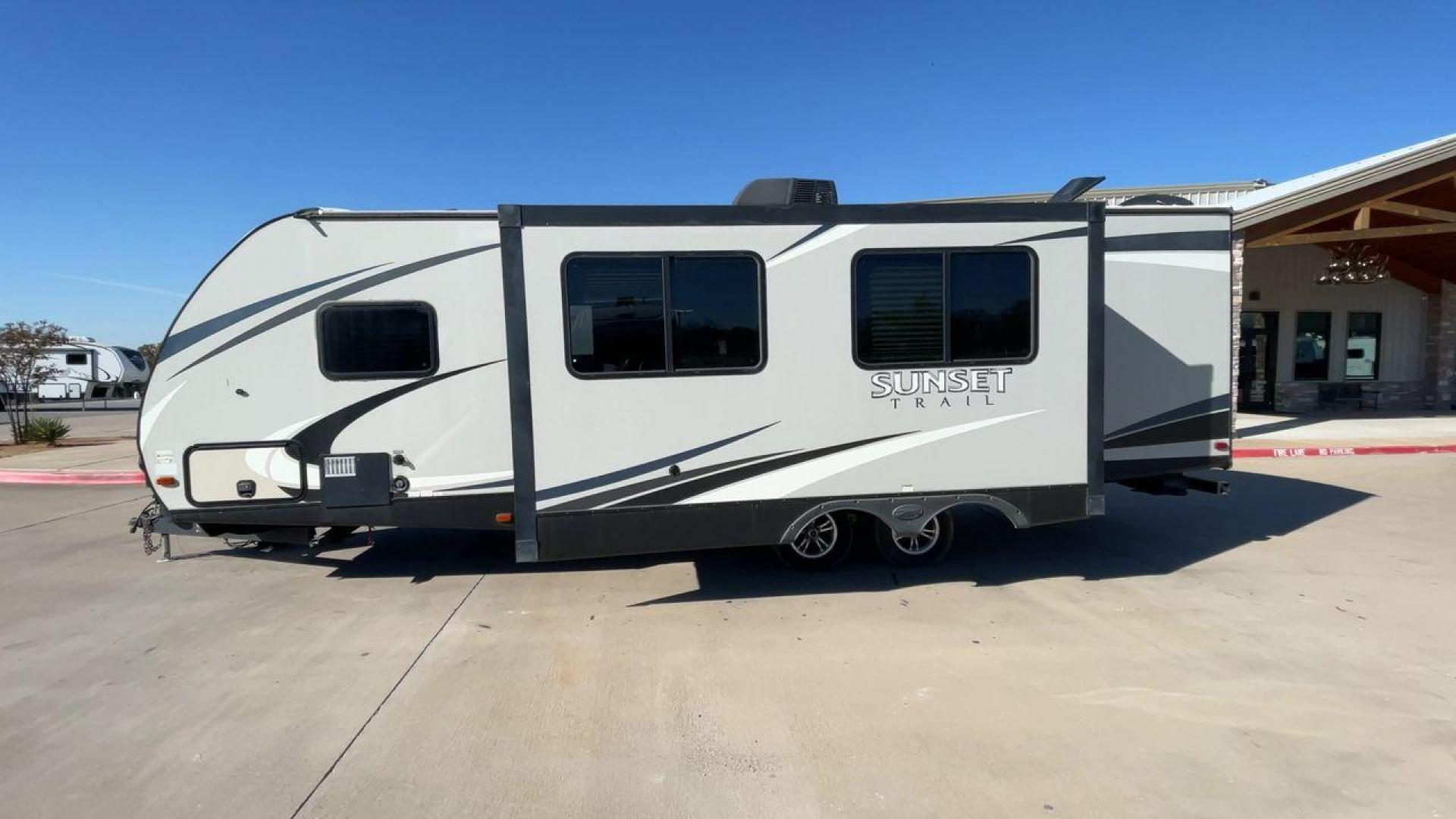 2018 TAN CROSSROADS RV SUNSET TRAIL 264BH (4YDT26428J5) , Length: 30.83 ft. | Dry Weight: 5,318 lbs. | Gross Weight: 7,560 lbs. | Slides: 1 transmission, located at 4319 N Main Street, Cleburne, TX, 76033, (817) 221-0660, 32.435829, -97.384178 - Travel and camp out while feeling the comfort and convenience of home with this 2018 Crossroads RV Sunset Trail 262BH travel trailer. This unit has dimensions of 30.83 ft in length, 8 ft in width, and 11.08 ft in height. The dry weight is about 5,318 lbs with a payload capacity of 2,242 lbs. Th - Photo#6