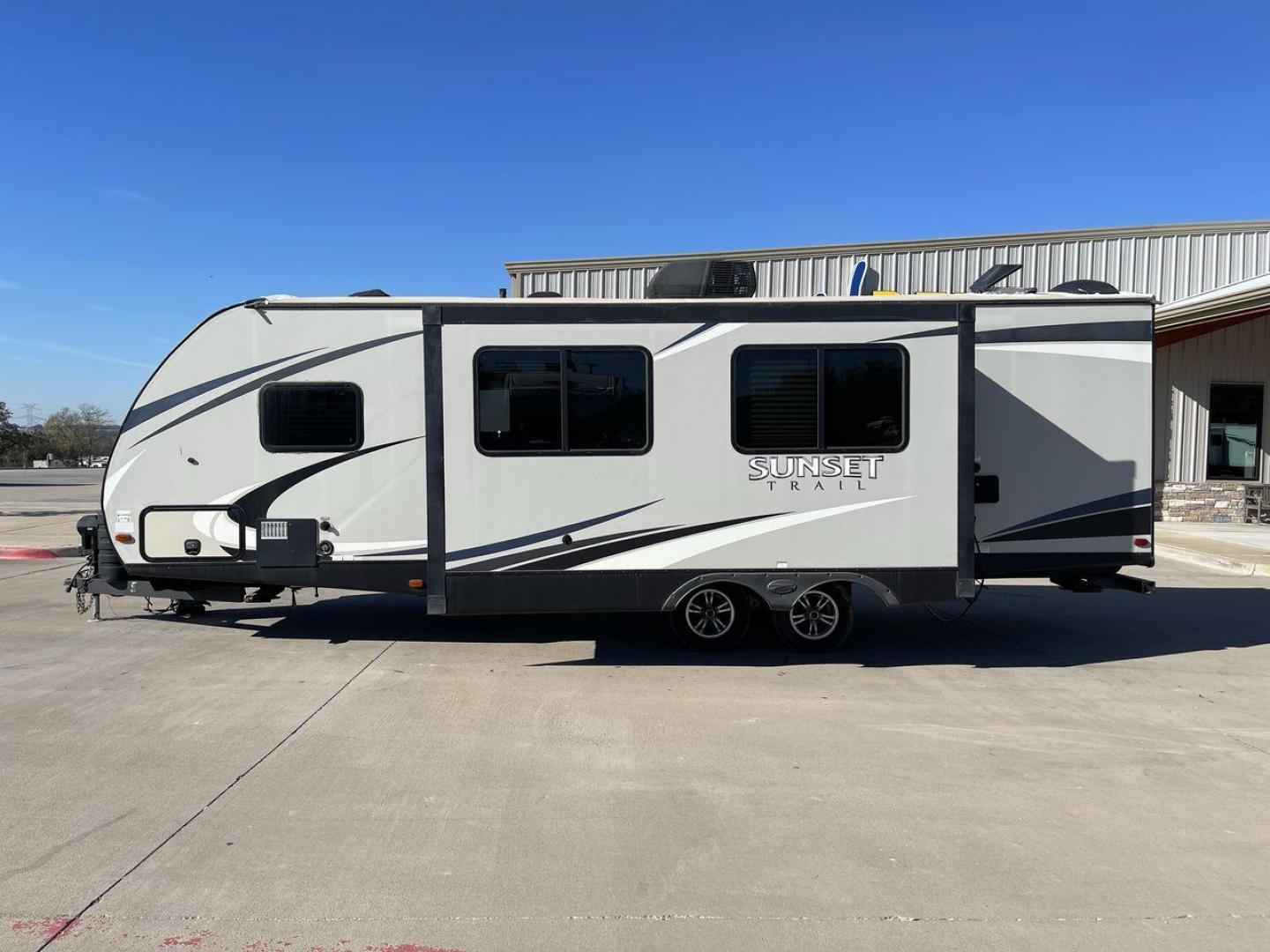 2018 TAN CROSSROADS RV SUNSET TRAIL 264BH (4YDT26428J5) , Length: 30.83 ft. | Dry Weight: 5,318 lbs. | Gross Weight: 7,560 lbs. | Slides: 1 transmission, located at 4319 N Main Street, Cleburne, TX, 76033, (817) 221-0660, 32.435829, -97.384178 - Travel and camp out while feeling the comfort and convenience of home with this 2018 Crossroads RV Sunset Trail 262BH travel trailer. This unit has dimensions of 30.83 ft in length, 8 ft in width, and 11.08 ft in height. The dry weight is about 5,318 lbs with a payload capacity of 2,242 lbs. Th - Photo#22