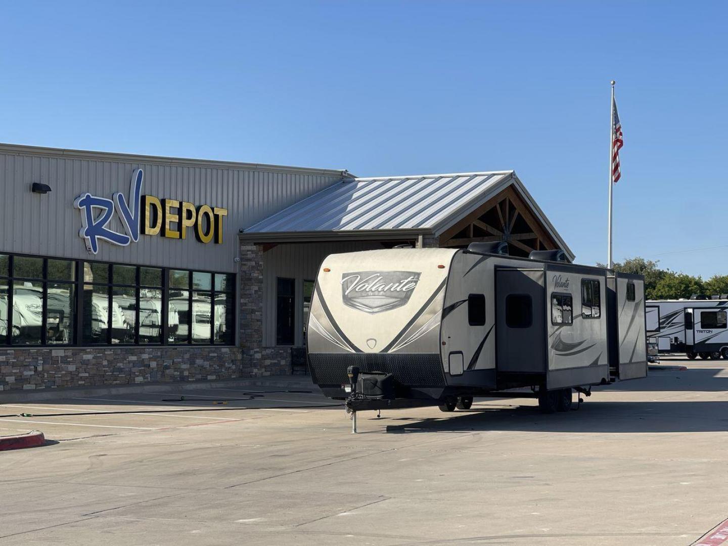 2018 TAN CROSSROADS VOLANTE 32SB (4YDT32S28J6) , Length: 36.5 ft. | Dry Weight: 7,756 lbs. | Gross Weight: 9,750 lbs. | Slides: 2 transmission, located at 4319 N Main Street, Cleburne, TX, 76033, (817) 221-0660, 32.435829, -97.384178 - Photo#0