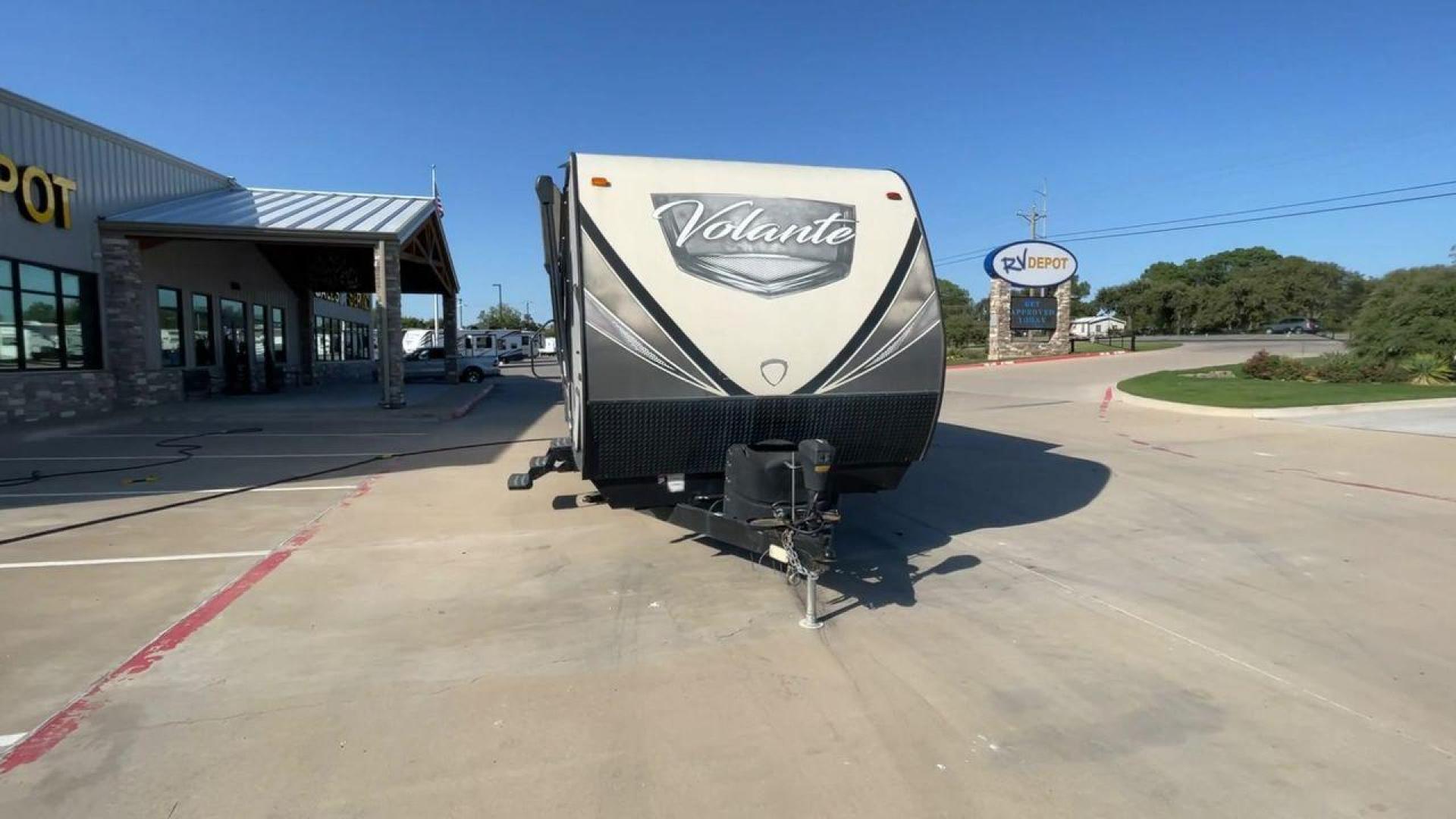 2018 TAN CROSSROADS VOLANTE 32SB (4YDT32S28J6) , Length: 36.5 ft. | Dry Weight: 7,756 lbs. | Gross Weight: 9,750 lbs. | Slides: 2 transmission, located at 4319 N Main Street, Cleburne, TX, 76033, (817) 221-0660, 32.435829, -97.384178 - Photo#4