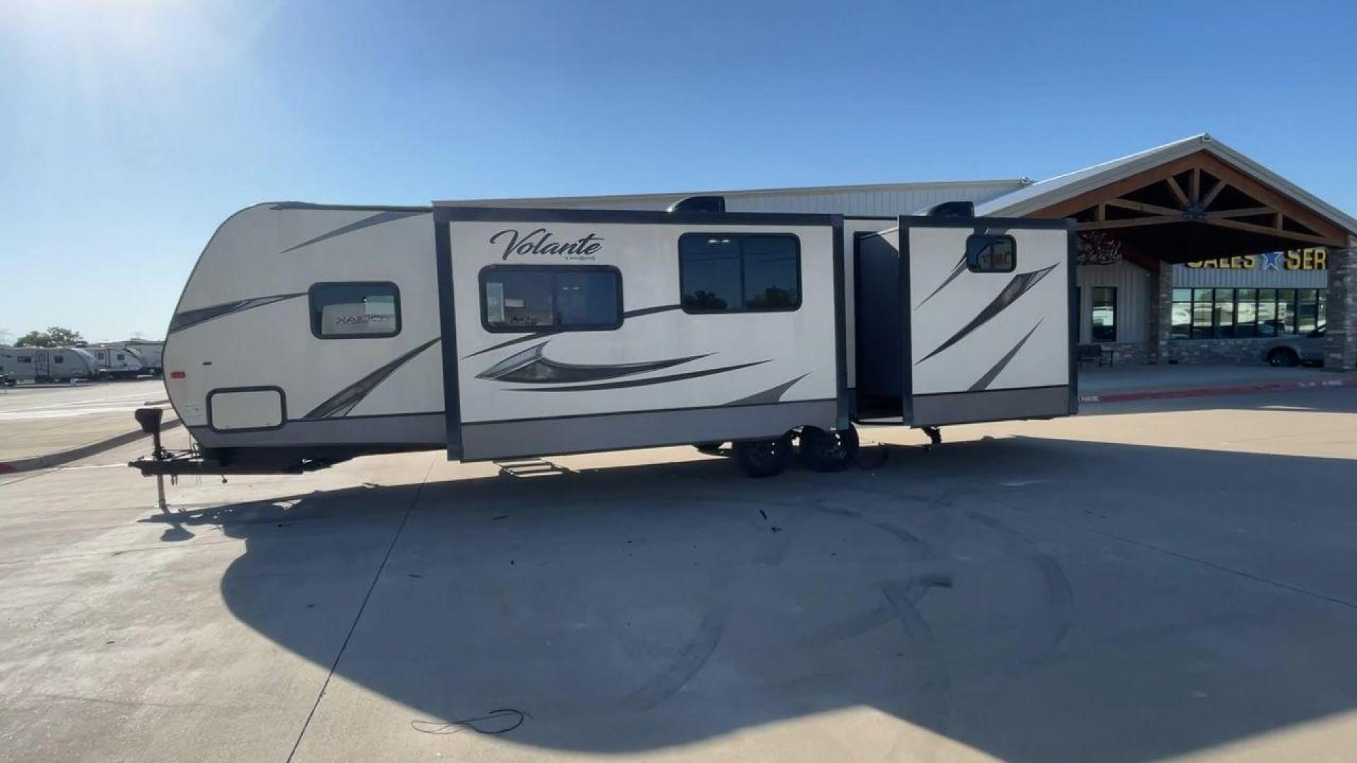 2018 TAN CROSSROADS VOLANTE 32SB (4YDT32S28J6) , Length: 36.5 ft. | Dry Weight: 7,756 lbs. | Gross Weight: 9,750 lbs. | Slides: 2 transmission, located at 4319 N Main Street, Cleburne, TX, 76033, (817) 221-0660, 32.435829, -97.384178 - Photo#6