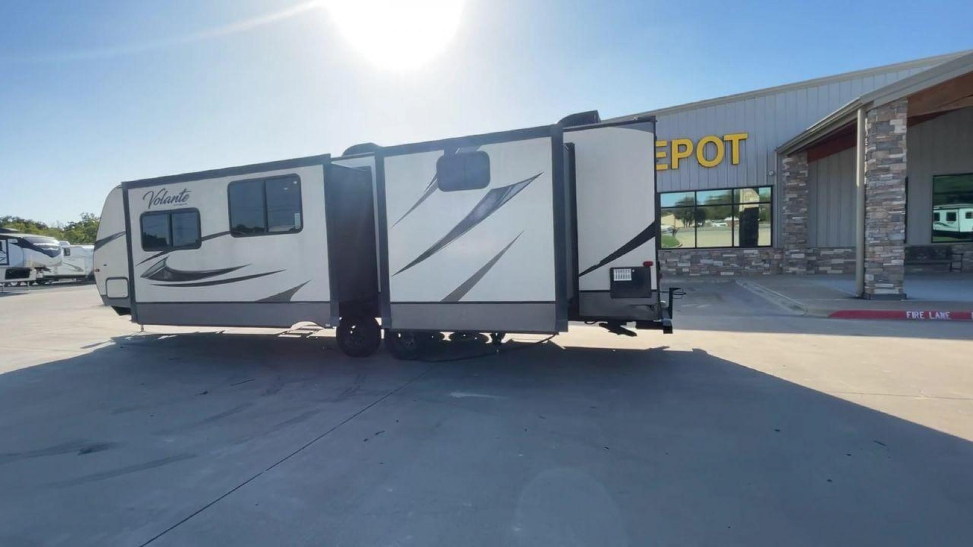 2018 TAN CROSSROADS VOLANTE 32SB (4YDT32S28J6) , Length: 36.5 ft. | Dry Weight: 7,756 lbs. | Gross Weight: 9,750 lbs. | Slides: 2 transmission, located at 4319 N Main Street, Cleburne, TX, 76033, (817) 221-0660, 32.435829, -97.384178 - Photo#7