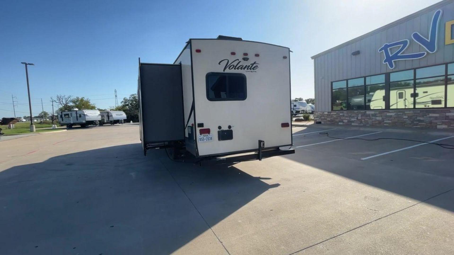 2018 TAN CROSSROADS VOLANTE 32SB (4YDT32S28J6) , Length: 36.5 ft. | Dry Weight: 7,756 lbs. | Gross Weight: 9,750 lbs. | Slides: 2 transmission, located at 4319 N Main Street, Cleburne, TX, 76033, (817) 221-0660, 32.435829, -97.384178 - Photo#8