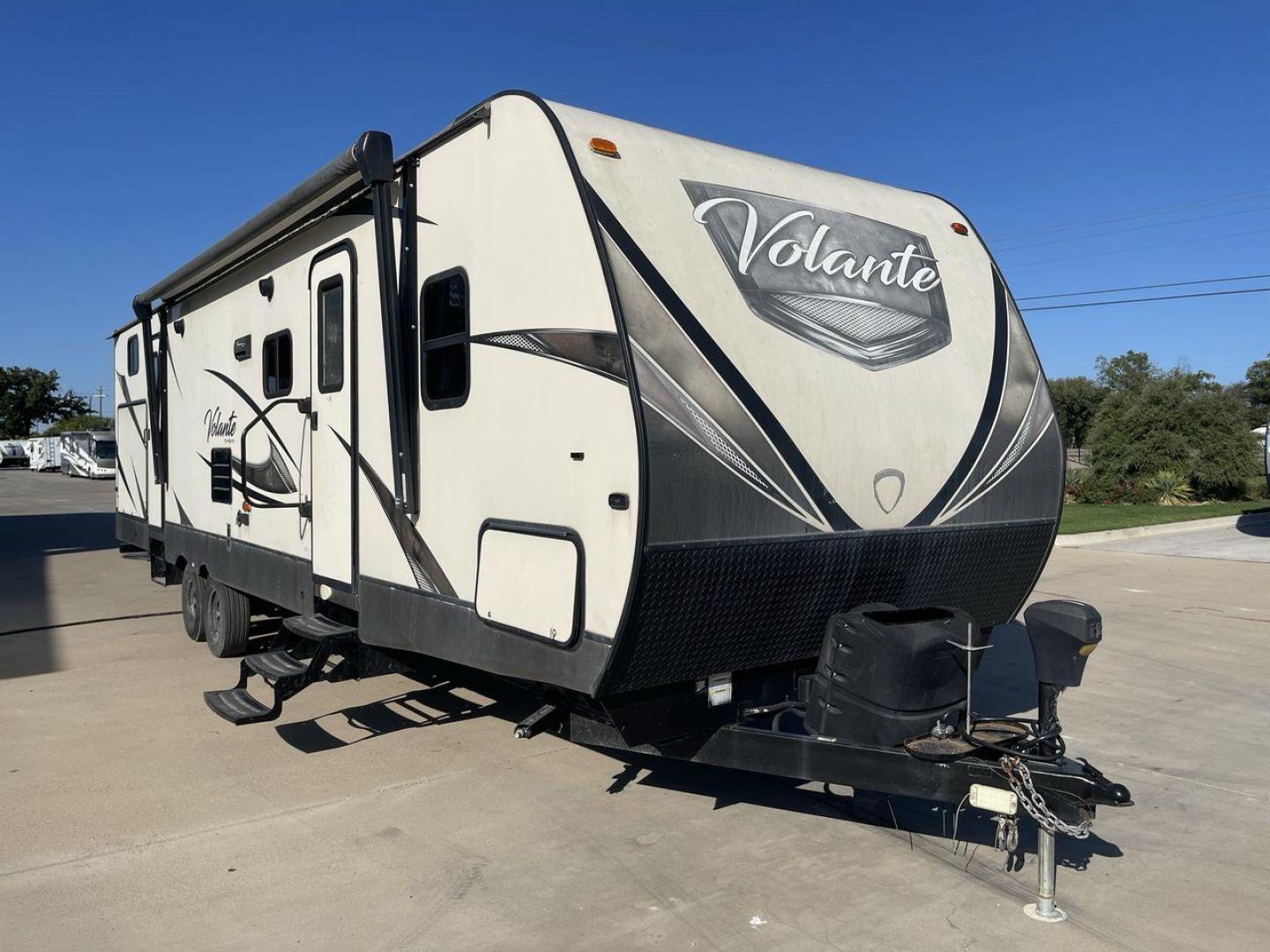 2018 TAN CROSSROADS VOLANTE 32SB (4YDT32S28J6) , Length: 36.5 ft. | Dry Weight: 7,756 lbs. | Gross Weight: 9,750 lbs. | Slides: 2 transmission, located at 4319 N Main Street, Cleburne, TX, 76033, (817) 221-0660, 32.435829, -97.384178 - Photo#23