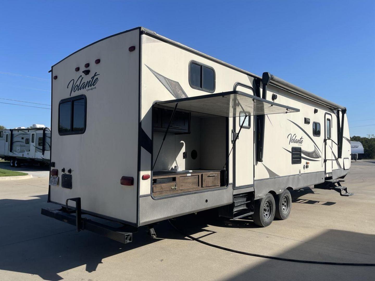 2018 TAN CROSSROADS VOLANTE 32SB (4YDT32S28J6) , Length: 36.5 ft. | Dry Weight: 7,756 lbs. | Gross Weight: 9,750 lbs. | Slides: 2 transmission, located at 4319 N Main Street, Cleburne, TX, 76033, (817) 221-0660, 32.435829, -97.384178 - Photo#25