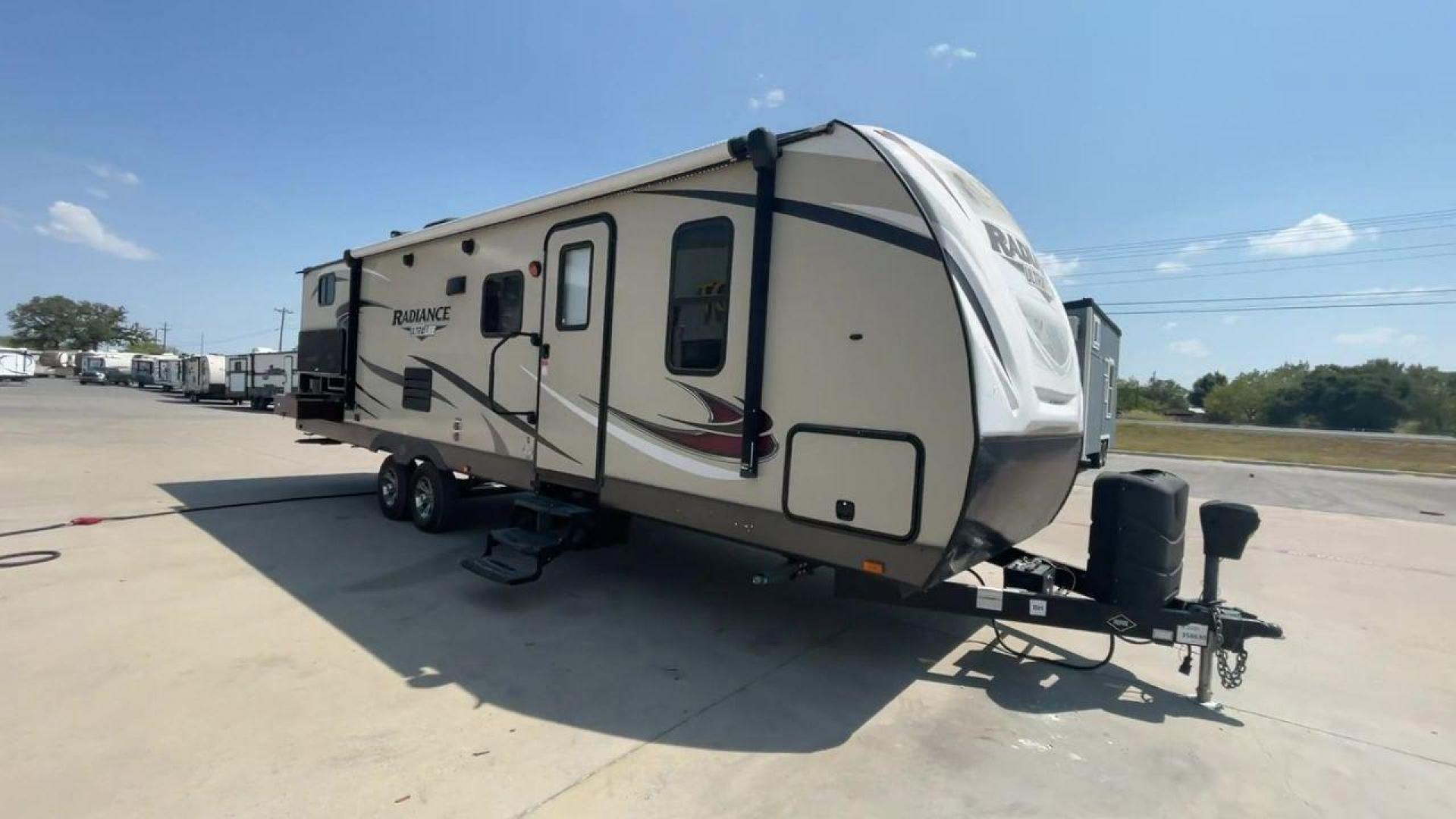 2018 CRUISER RADIANCE 28QD (5RXFB3324J2) , Length: 33.33 ft. | Dry Weight: 6,025 lbs. | Gross Weight: 9,600 lbs. | Slides: 1 transmission, located at 4319 N Main Street, Cleburne, TX, 76033, (817) 221-0660, 32.435829, -97.384178 - The 2018 Cruiser RV Radiance 28QD seamlessly blends style, comfort, and functionality to redefine your camping experience. Measuring 33 feet in length, this RV is designed for spacious and lightweight towing. The aluminum frame construction ensures durability while maintaining a manageable weight fo - Photo#3