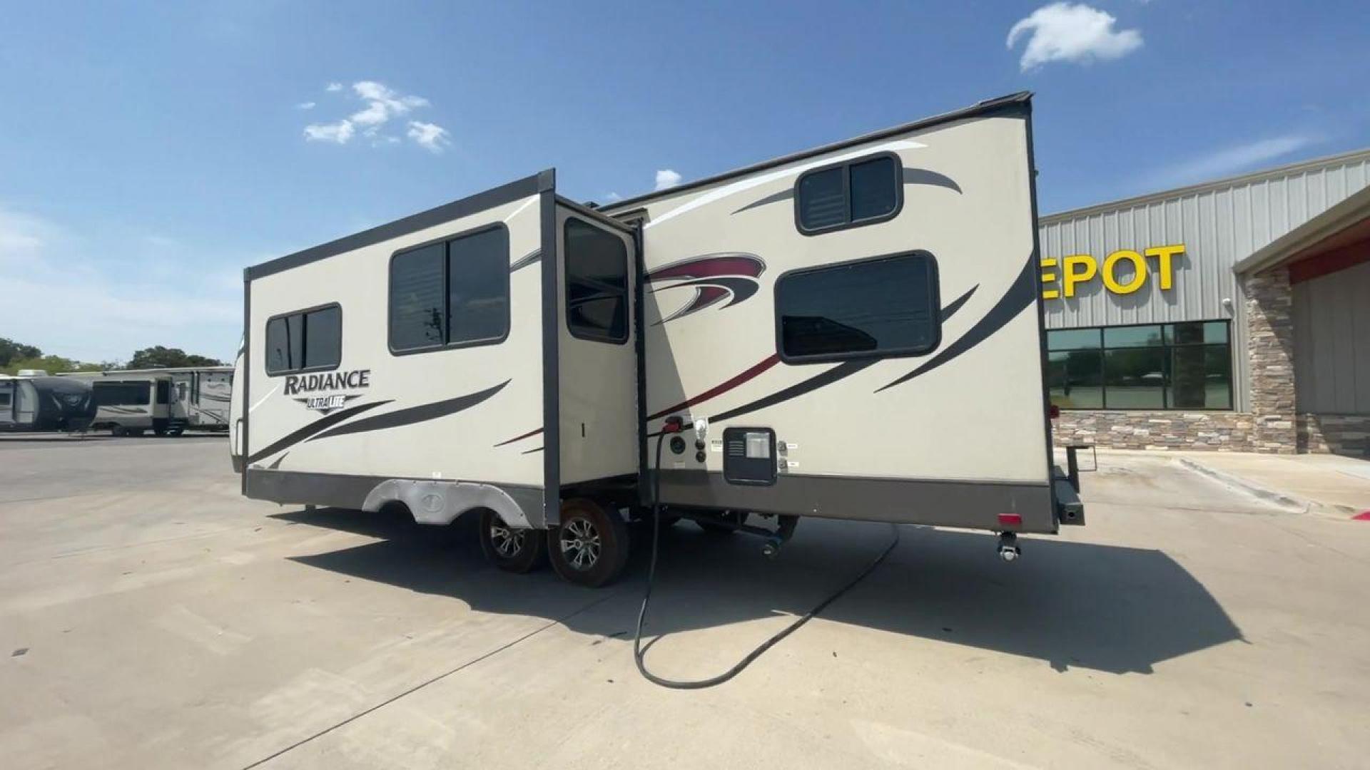 2018 CRUISER RADIANCE 28QD (5RXFB3324J2) , Length: 33.33 ft. | Dry Weight: 6,025 lbs. | Gross Weight: 9,600 lbs. | Slides: 1 transmission, located at 4319 N Main Street, Cleburne, TX, 76033, (817) 221-0660, 32.435829, -97.384178 - The 2018 Cruiser RV Radiance 28QD seamlessly blends style, comfort, and functionality to redefine your camping experience. Measuring 33 feet in length, this RV is designed for spacious and lightweight towing. The aluminum frame construction ensures durability while maintaining a manageable weight fo - Photo#7