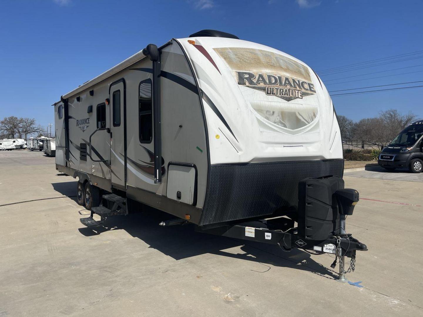 2018 CRUISER RADIANCE 28QD (5RXFB3324J2) , Length: 33.33 ft. | Dry Weight: 6,025 lbs. | Gross Weight: 9,600 lbs. | Slides: 1 transmission, located at 4319 N Main Street, Cleburne, TX, 76033, (817) 221-0660, 32.435829, -97.384178 - The 2018 Cruiser RV Radiance 28QD seamlessly blends style, comfort, and functionality to redefine your camping experience. Measuring 33 feet in length, this RV is designed for spacious and lightweight towing. The aluminum frame construction ensures durability while maintaining a manageable weight fo - Photo#23