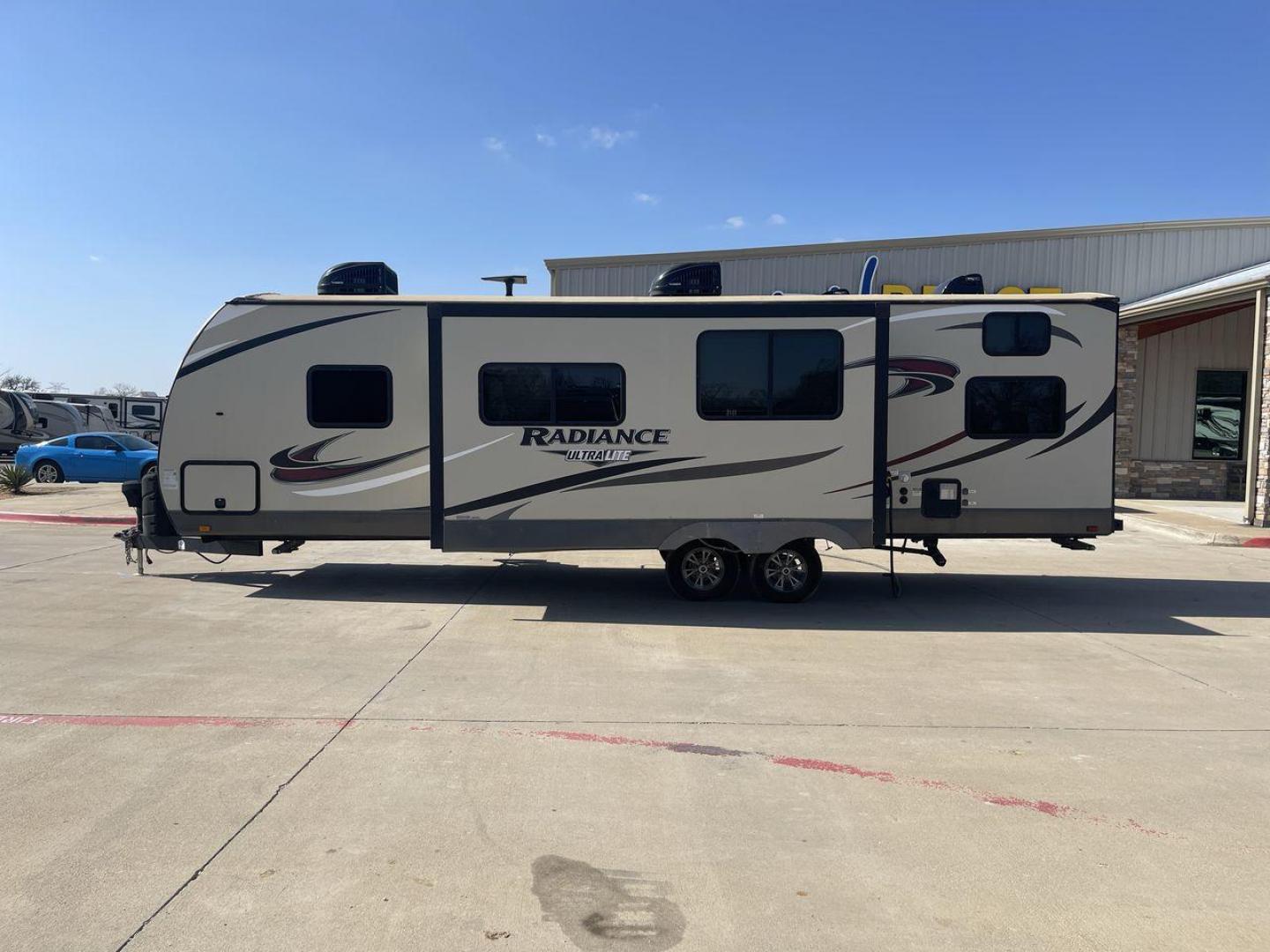 2018 CRUISER RADIANCE 28QD (5RXFB3324J2) , Length: 33.33 ft. | Dry Weight: 6,025 lbs. | Gross Weight: 9,600 lbs. | Slides: 1 transmission, located at 4319 N Main Street, Cleburne, TX, 76033, (817) 221-0660, 32.435829, -97.384178 - The 2018 Cruiser RV Radiance 28QD seamlessly blends style, comfort, and functionality to redefine your camping experience. Measuring 33 feet in length, this RV is designed for spacious and lightweight towing. The aluminum frame construction ensures durability while maintaining a manageable weight fo - Photo#24