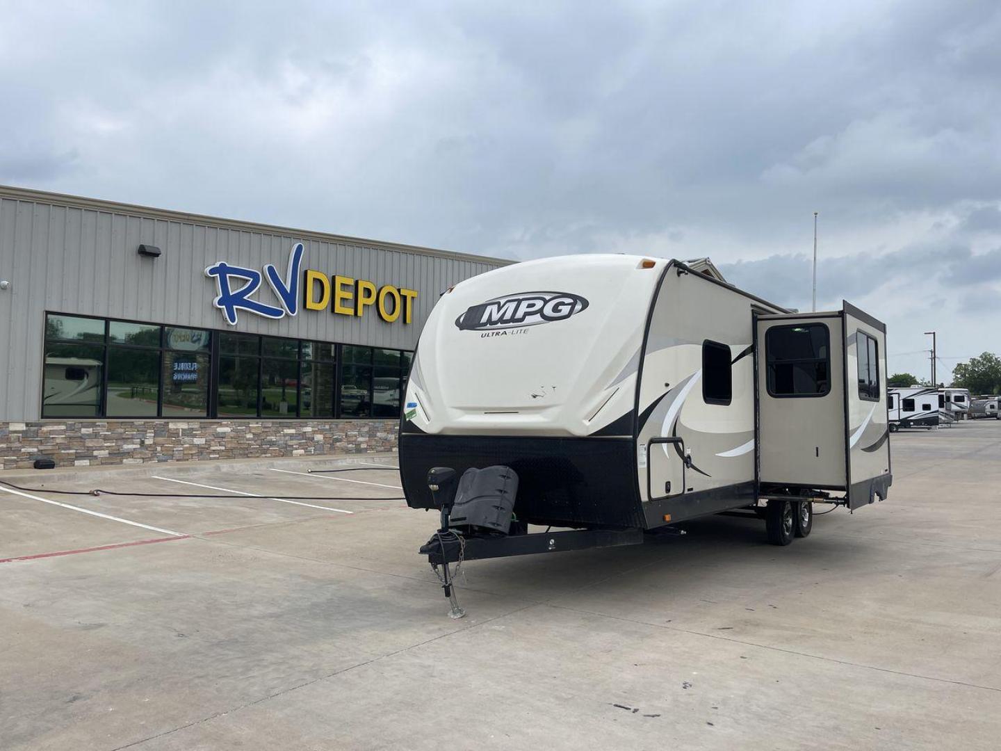 2018 TAN CRUISER RV MPG 2400BH (5RXHB2927J2) , Length: 29.08 ft. | Dry Weight: 5,320 lbs. | Gross Weight: 7,565 lbs. | Slides: 1 transmission, located at 4319 N Main Street, Cleburne, TX, 76033, (817) 221-0660, 32.435829, -97.384178 - Camping is more enjoyable when you include a few more of your friends. In this 2018 Cruiser MPG 2400BH travel trailer, you can accommodate a few extra guests thanks to a rear set of double-sized bunk beds. The dimensions of this unit are 29.08 ft in length, 8 ft in width, 11.08 ft in height, and - Photo#0