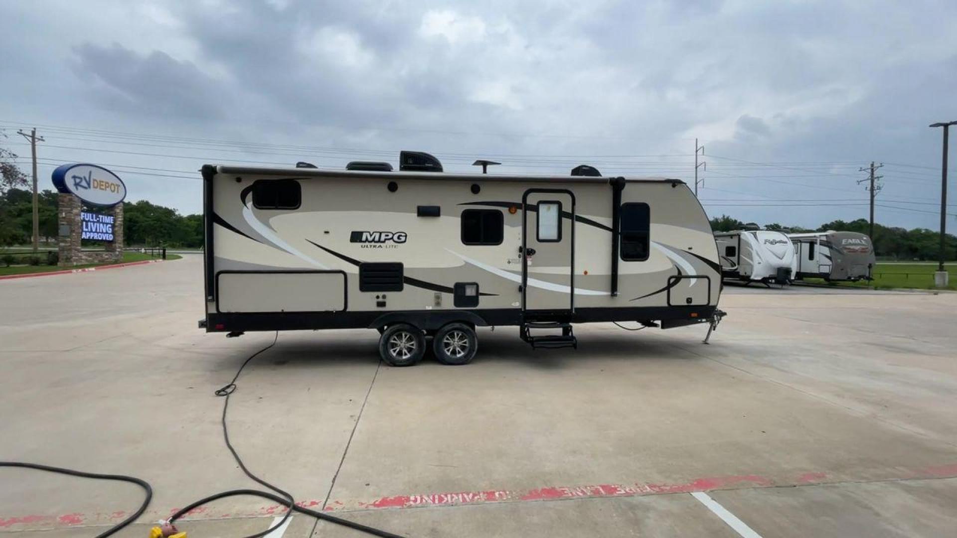 2018 TAN CRUISER RV MPG 2400BH (5RXHB2927J2) , Length: 29.08 ft. | Dry Weight: 5,320 lbs. | Gross Weight: 7,565 lbs. | Slides: 1 transmission, located at 4319 N Main Street, Cleburne, TX, 76033, (817) 221-0660, 32.435829, -97.384178 - Camping is more enjoyable when you include a few more of your friends. In this 2018 Cruiser MPG 2400BH travel trailer, you can accommodate a few extra guests thanks to a rear set of double-sized bunk beds. The dimensions of this unit are 29.08 ft in length, 8 ft in width, 11.08 ft in height, and - Photo#2