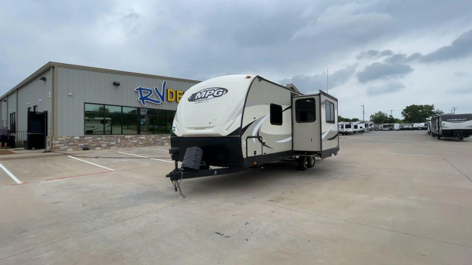 2018 TAN CRUISER RV MPG 2400BH (5RXHB2927J2) , Length: 29.08 ft. | Dry Weight: 5,320 lbs. | Gross Weight: 7,565 lbs. | Slides: 1 transmission, located at 4319 N Main Street, Cleburne, TX, 76033, (817) 221-0660, 32.435829, -97.384178 - Camping is more enjoyable when you include a few more of your friends. In this 2018 Cruiser MPG 2400BH travel trailer, you can accommodate a few extra guests thanks to a rear set of double-sized bunk beds. The dimensions of this unit are 29.08 ft in length, 8 ft in width, 11.08 ft in height, and - Photo#5